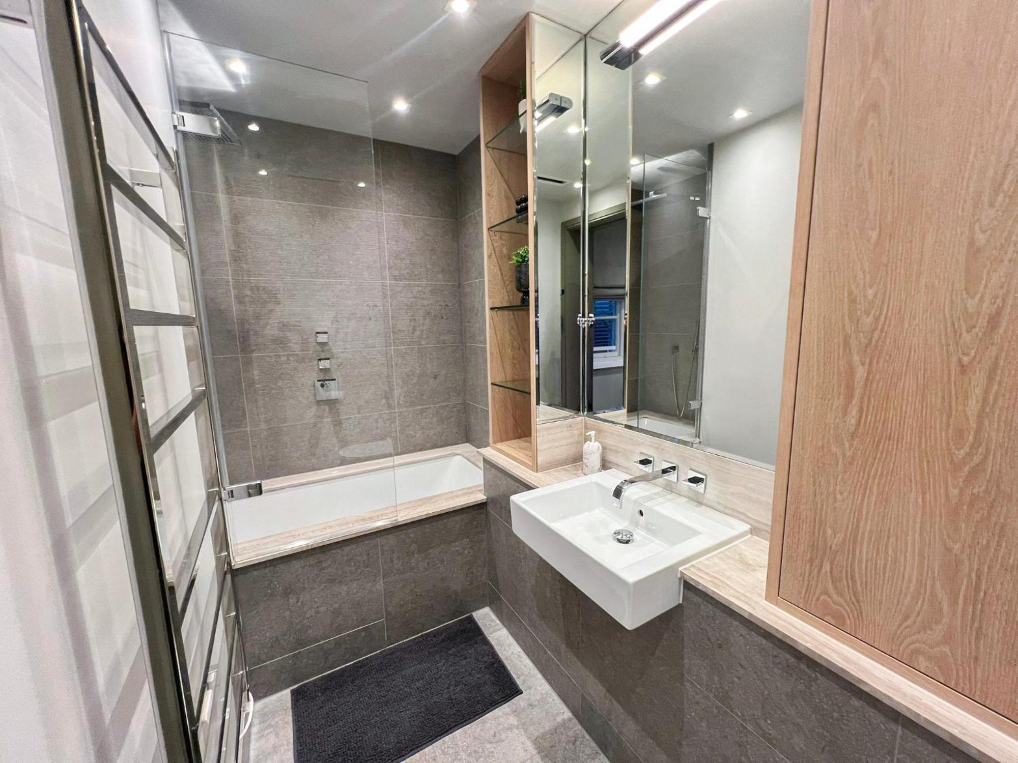 Posh 3 Bedroom Flat With Terrace And Indoor Fireplace In Mayfair, Near Hyde Park Leilighet *