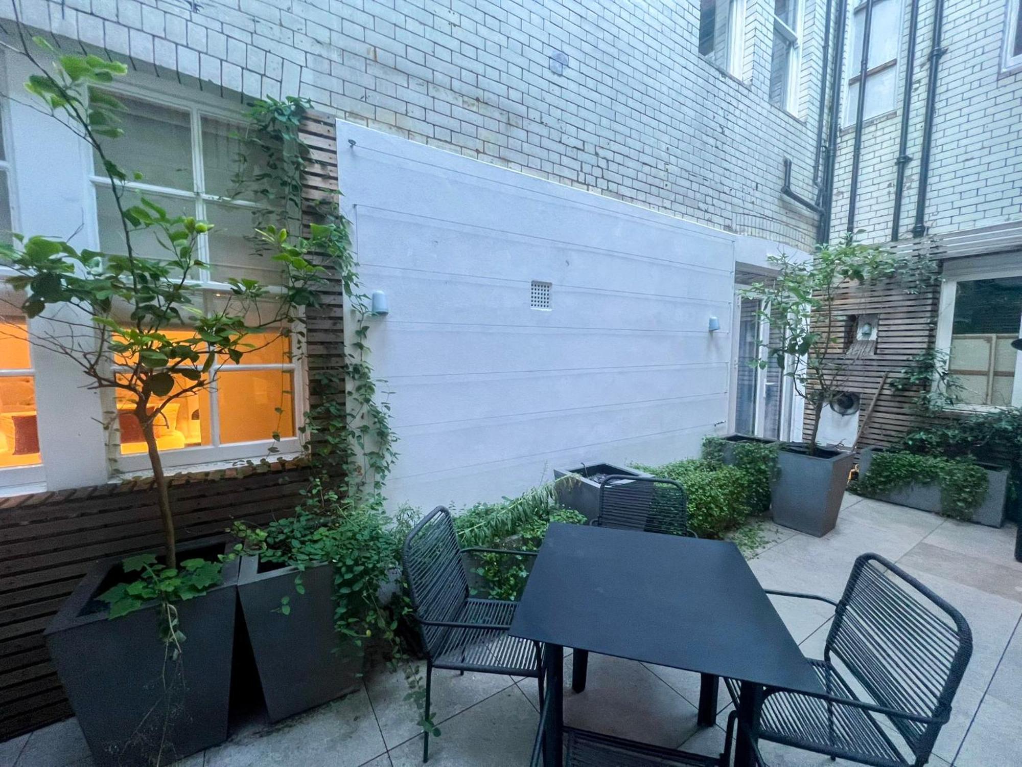 Leilighet Posh 3 Bedroom Flat With Terrace And Indoor Fireplace In Mayfair, Near Hyde Park
