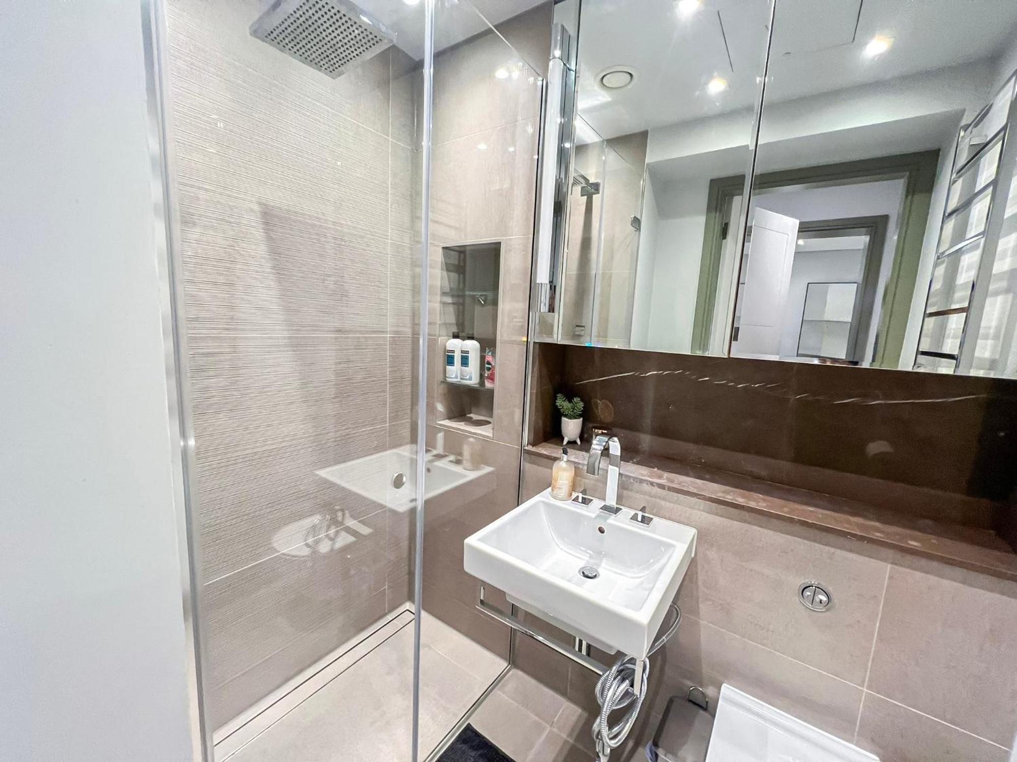 Leilighet Posh 3 Bedroom Flat With Terrace And Indoor Fireplace In Mayfair, Near Hyde Park *