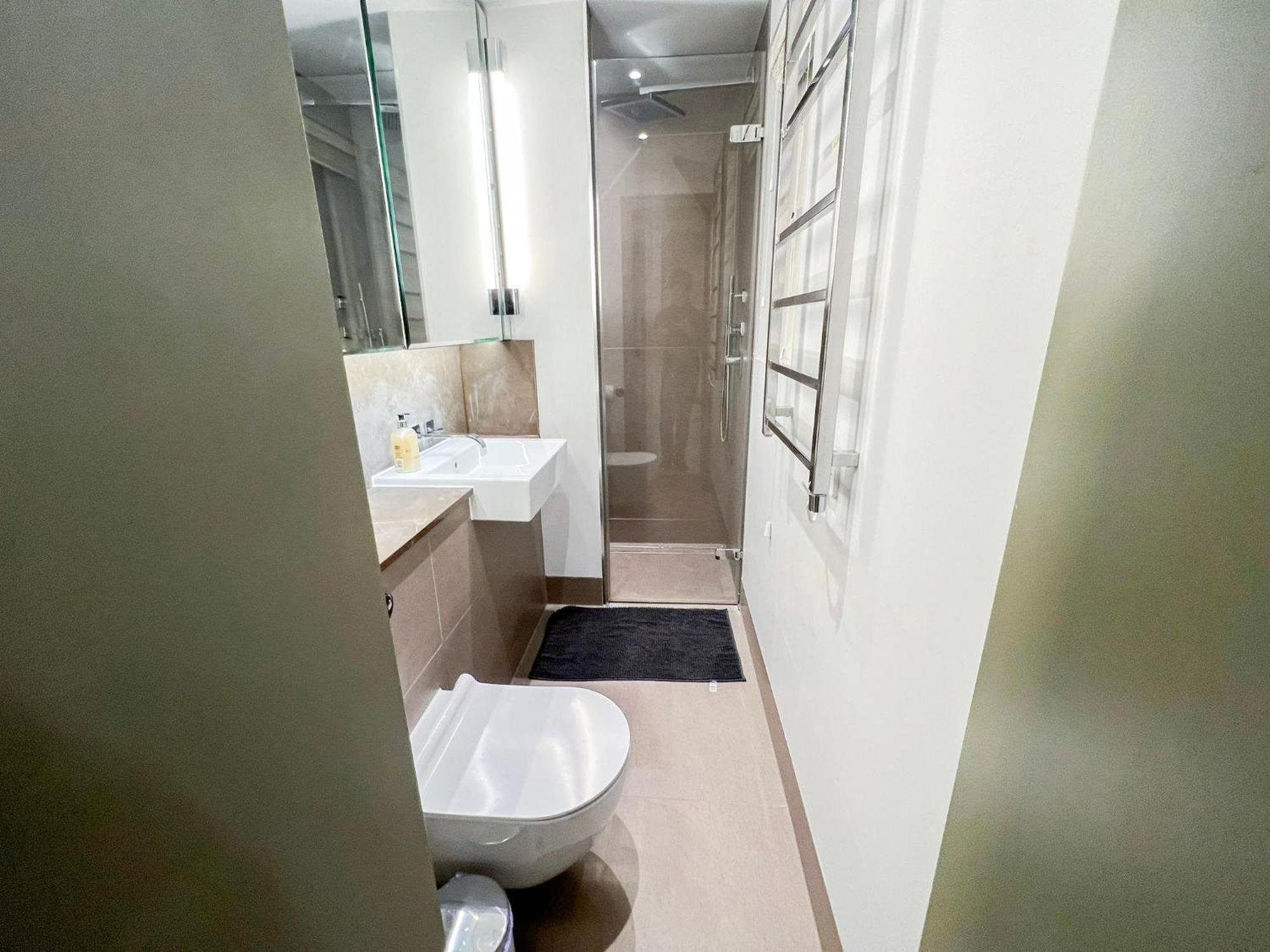 Leilighet Posh 3 Bedroom Flat With Terrace And Indoor Fireplace In Mayfair, Near Hyde Park London