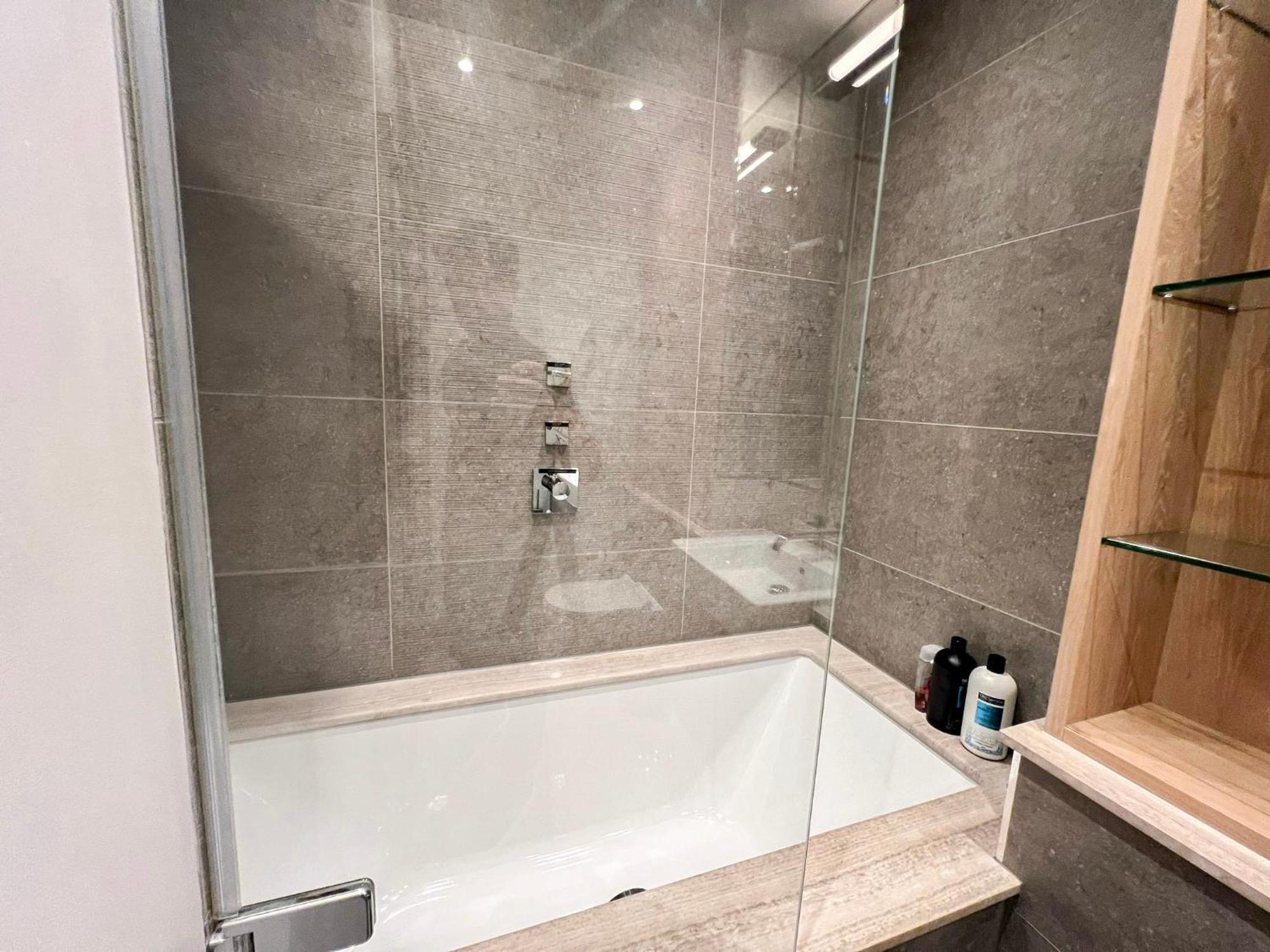 Leilighet Posh 3 Bedroom Flat With Terrace And Indoor Fireplace In Mayfair, Near Hyde Park London