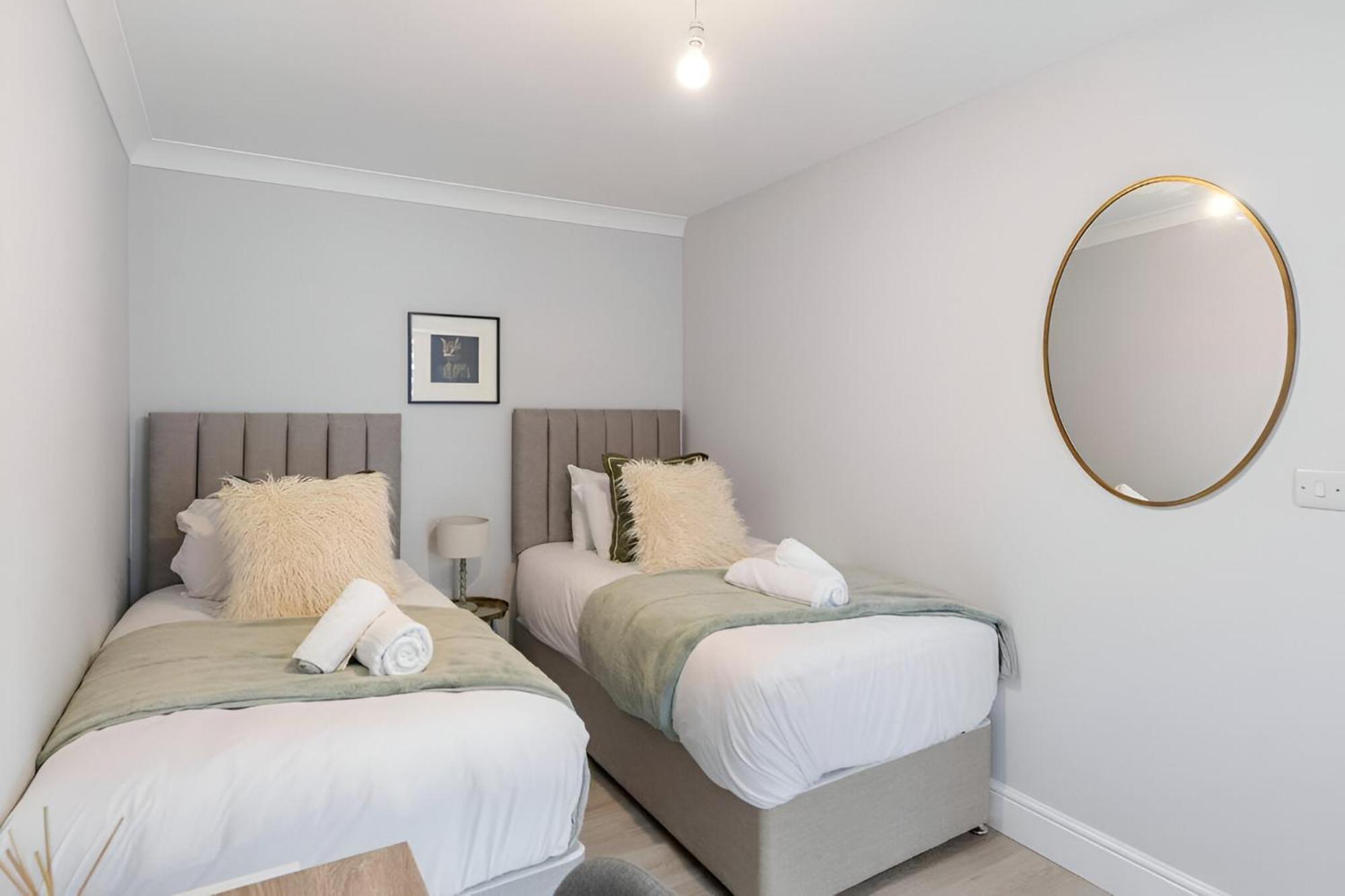 Appartement Sophistication Chic 3-br For Modern Living Londen