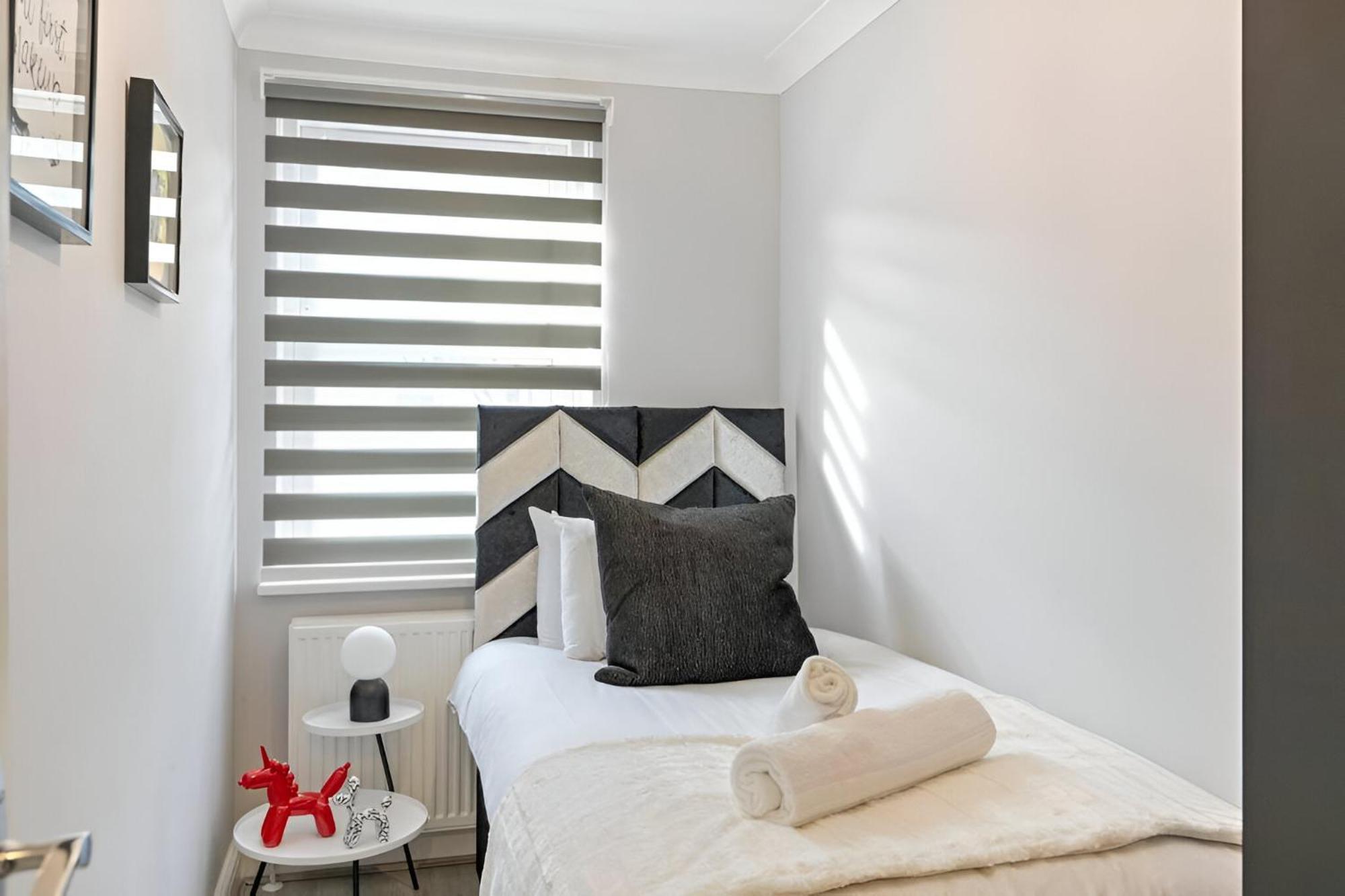 Sophistication Chic 3-br For Modern Living Apartment *