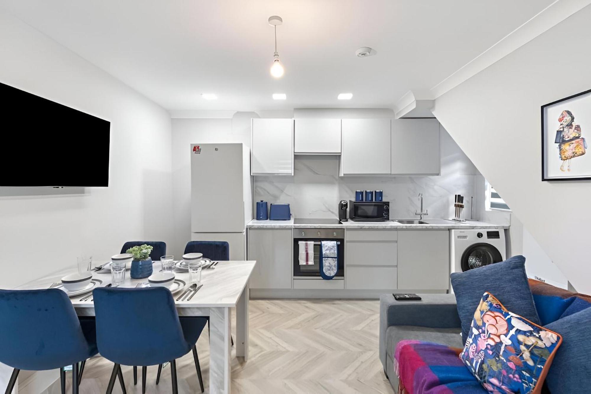Appartement Sophistication Chic 3-br For Modern Living Londen