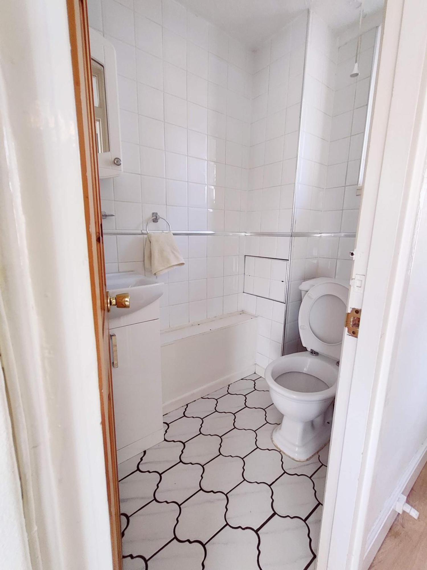 Spacious 3 Bedroom Whitechapel - 9 Mins From Tower Bridge With Free Parking & Garden Feriehus