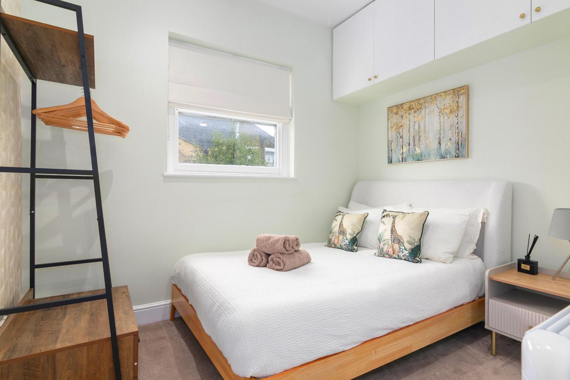 Modern Flat 5 Min To Holland Park! Leilighet *