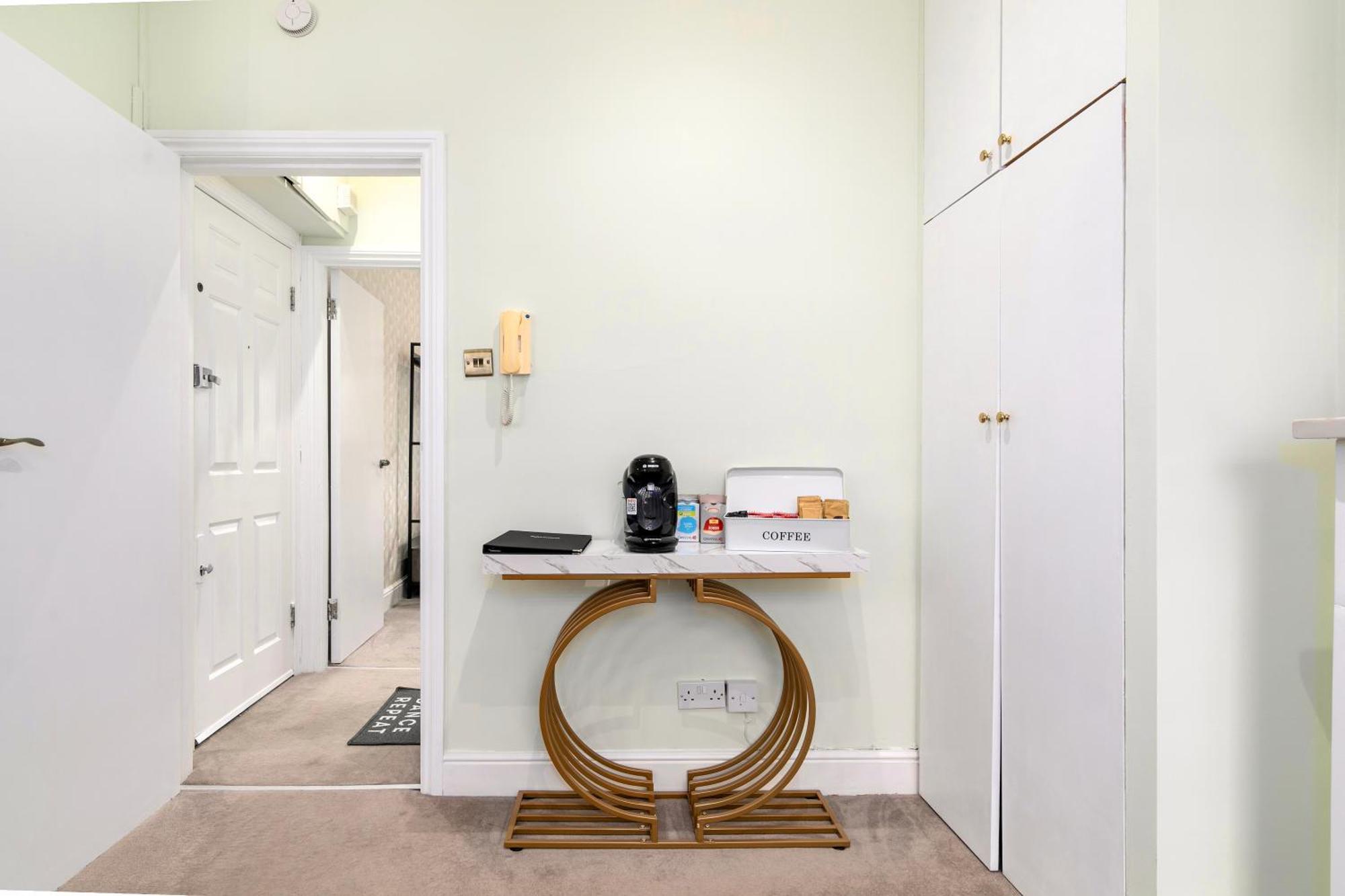Leilighet Modern Flat 5 Min To Holland Park! London