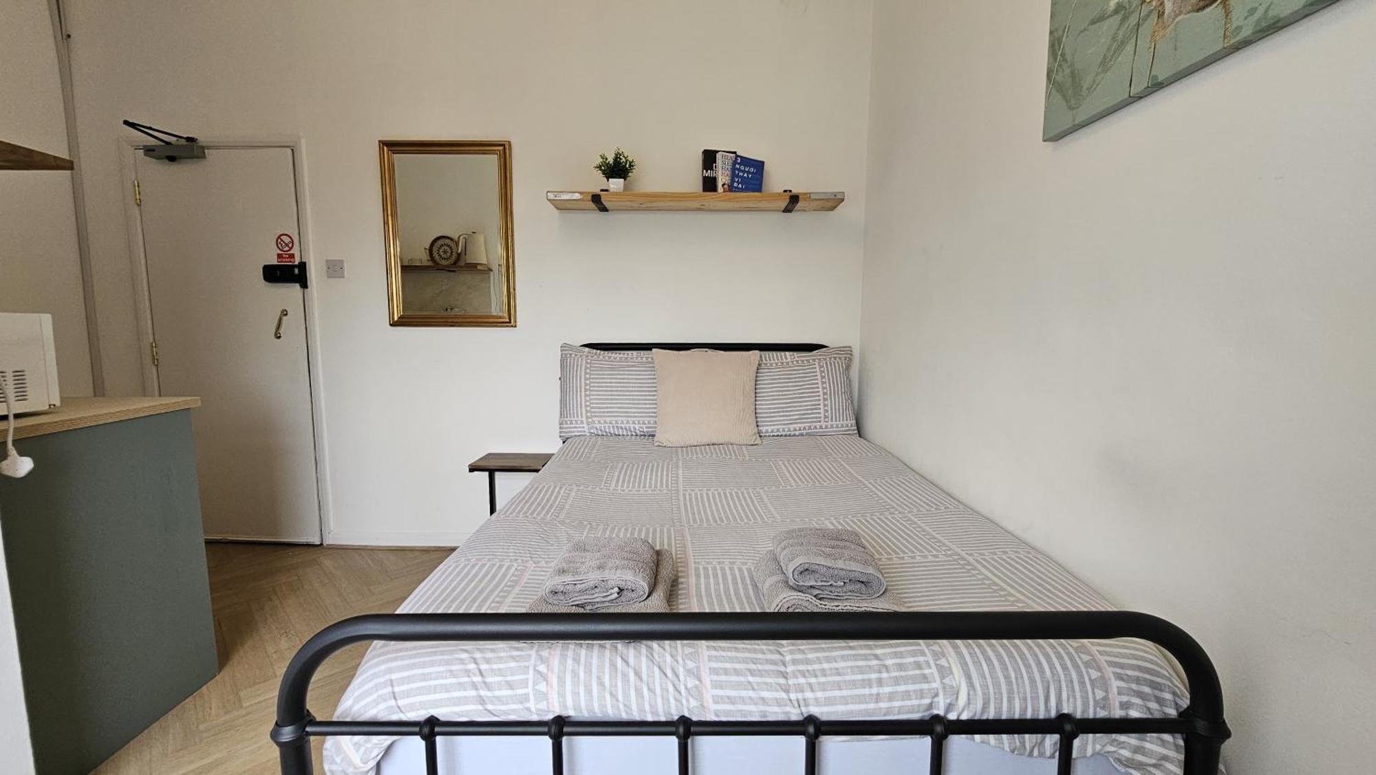 Newly Renovated & Ensuite Rooms! - Camberwell Apartment