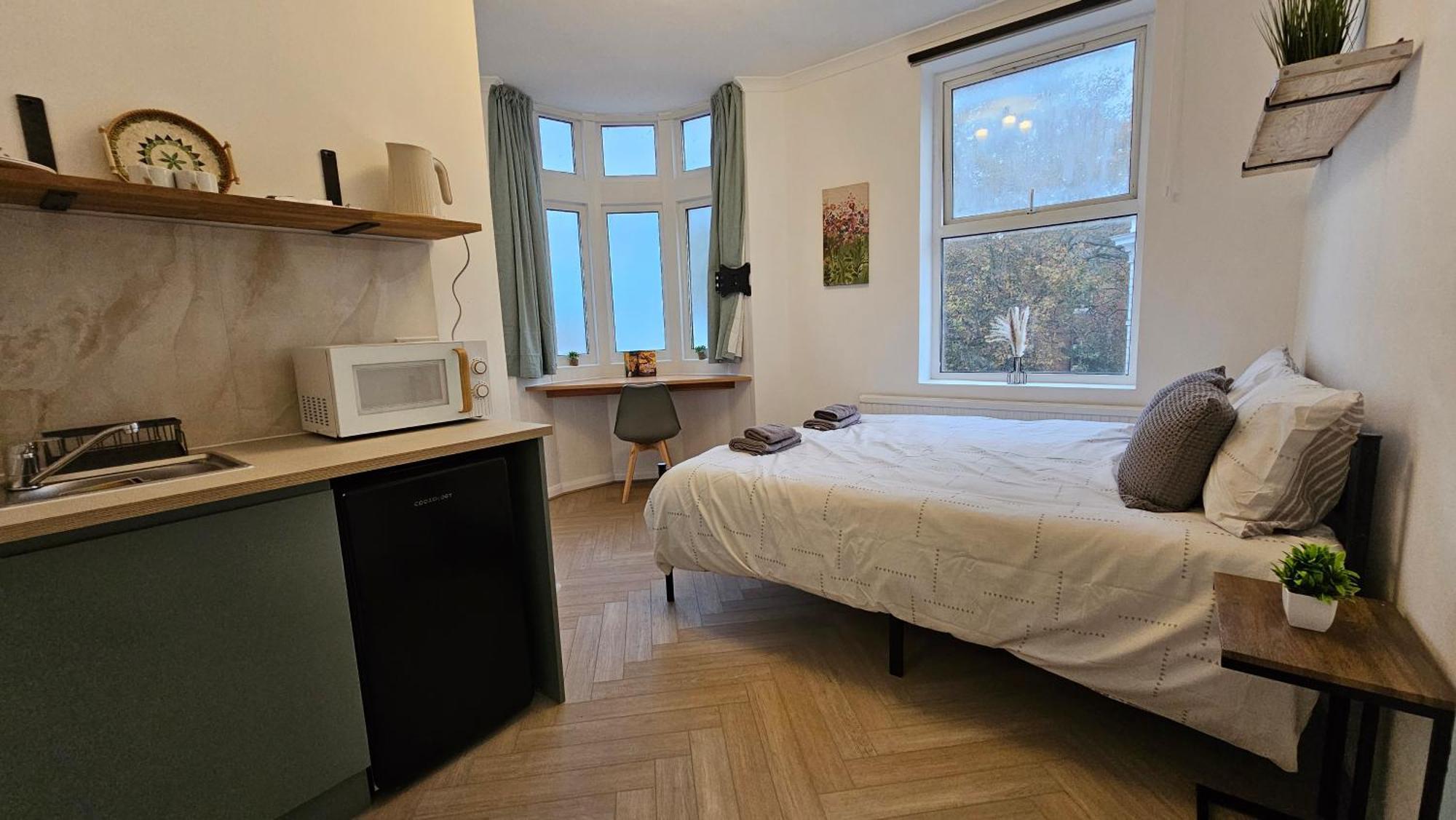 Newly Renovated & Ensuite Rooms! - Camberwell Apartment