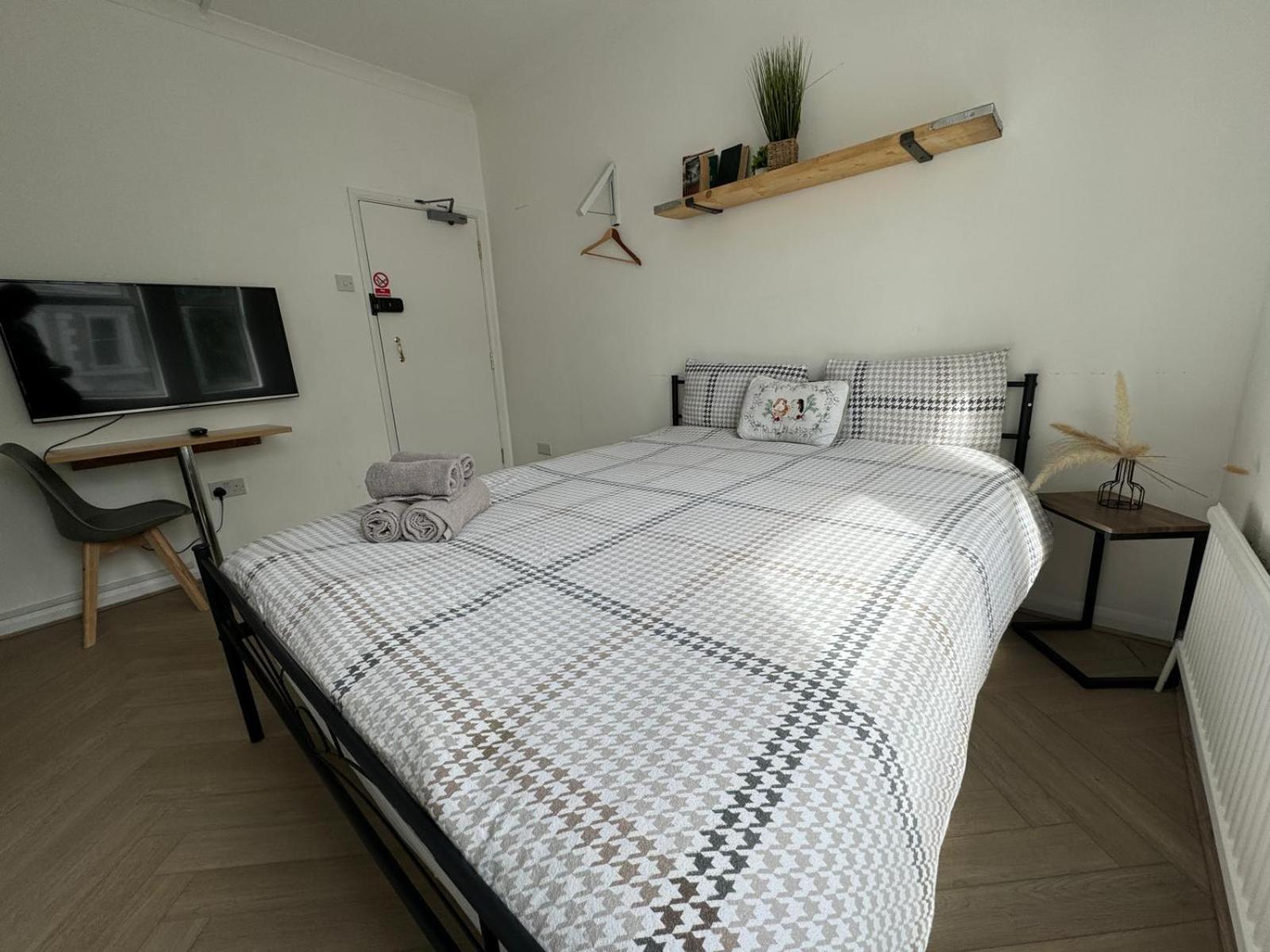 Apartment Newly Renovated & Ensuite Rooms! - Camberwell