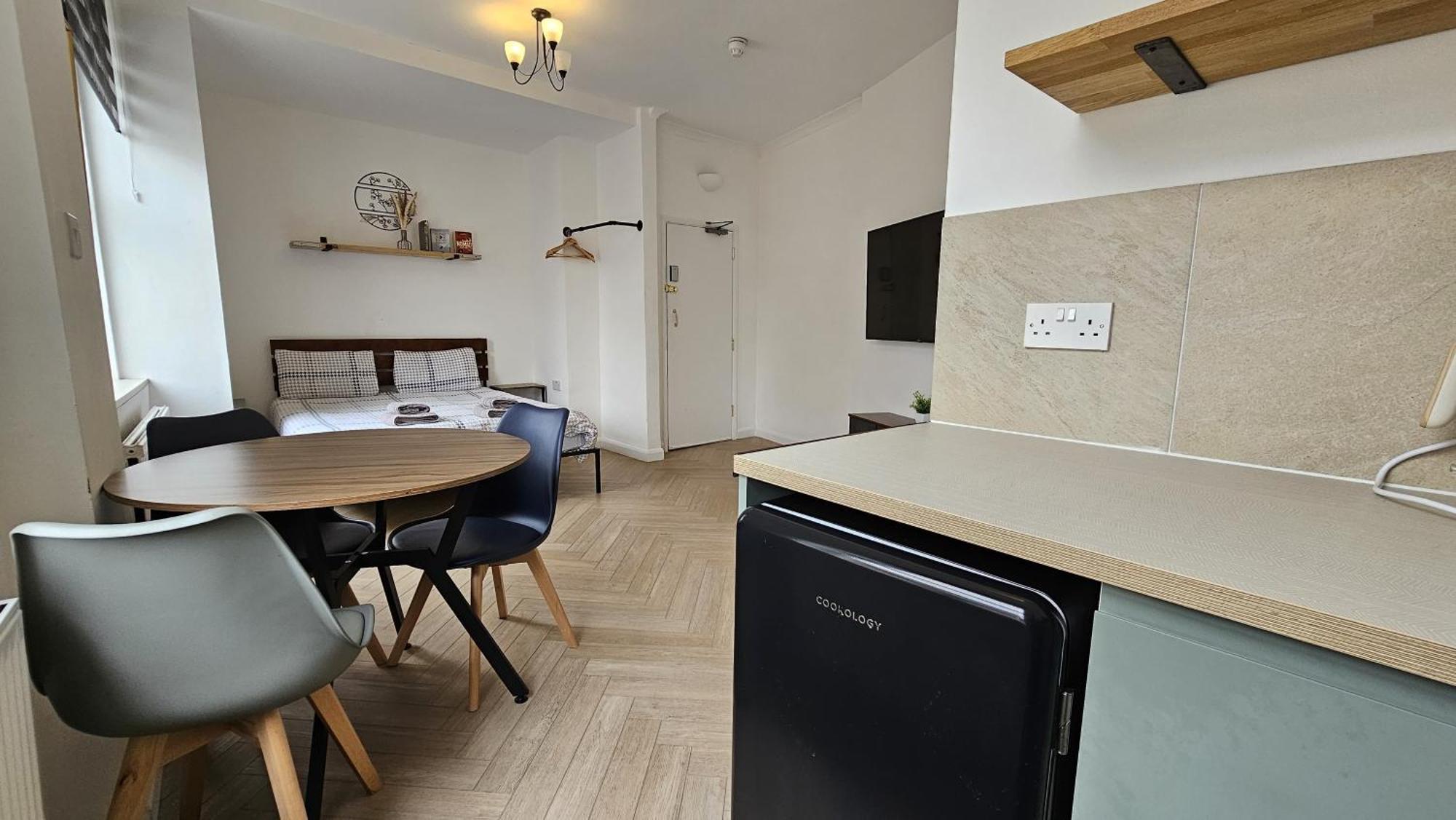 Apartment Newly Renovated & Ensuite Rooms! - Camberwell *