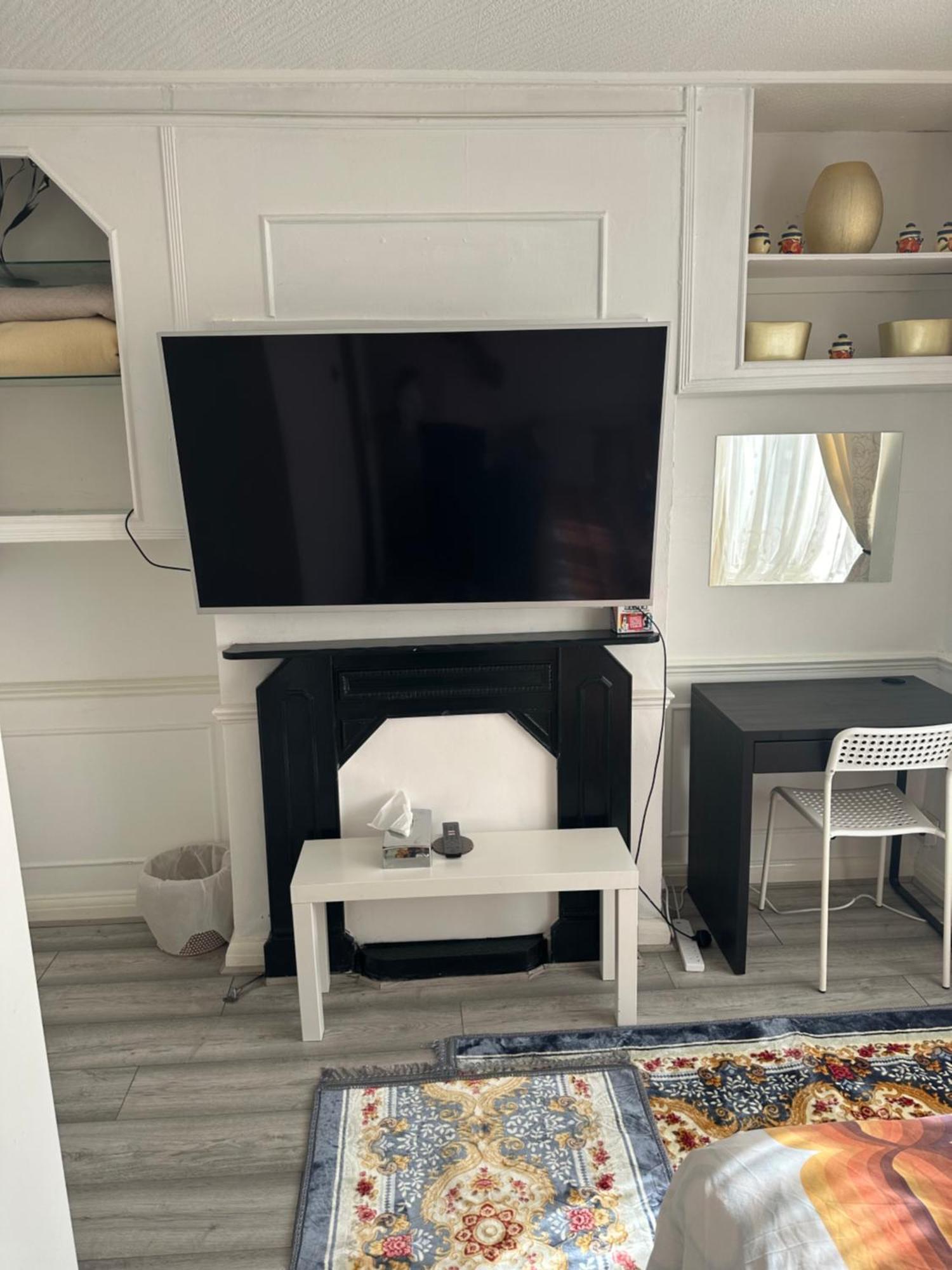 Small Double Ovo Wembley Stadium Homestay London