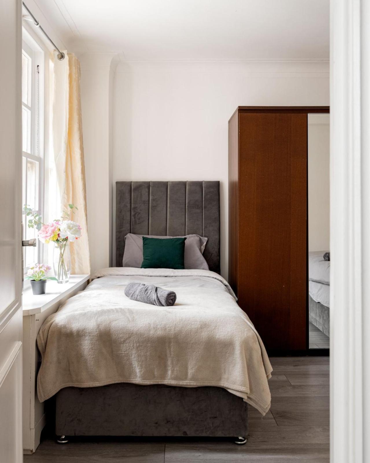 A Flat In Apartment London
