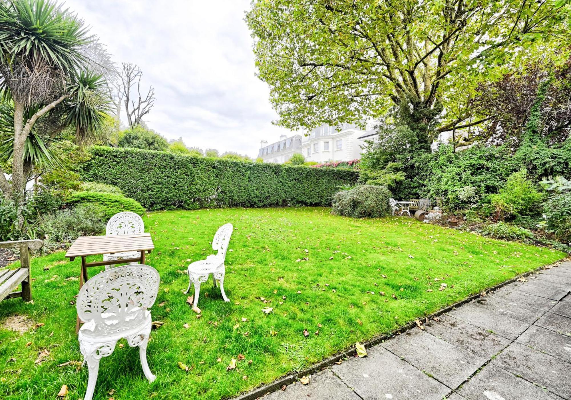 Apartment Phillimore Gardens London