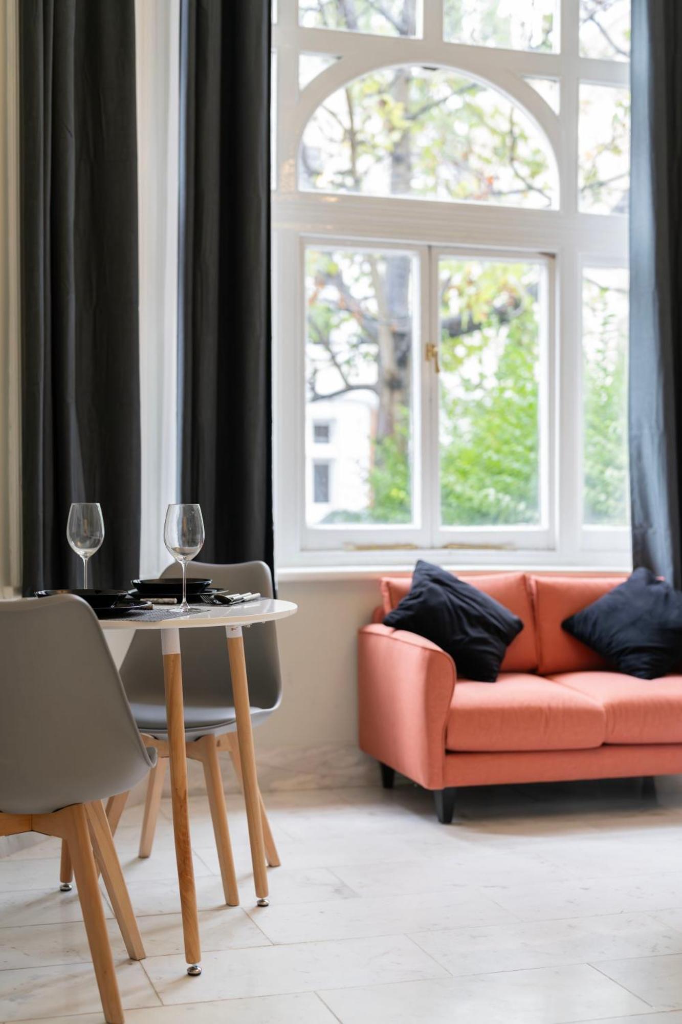 Apartment Finchley Road & By Dc London