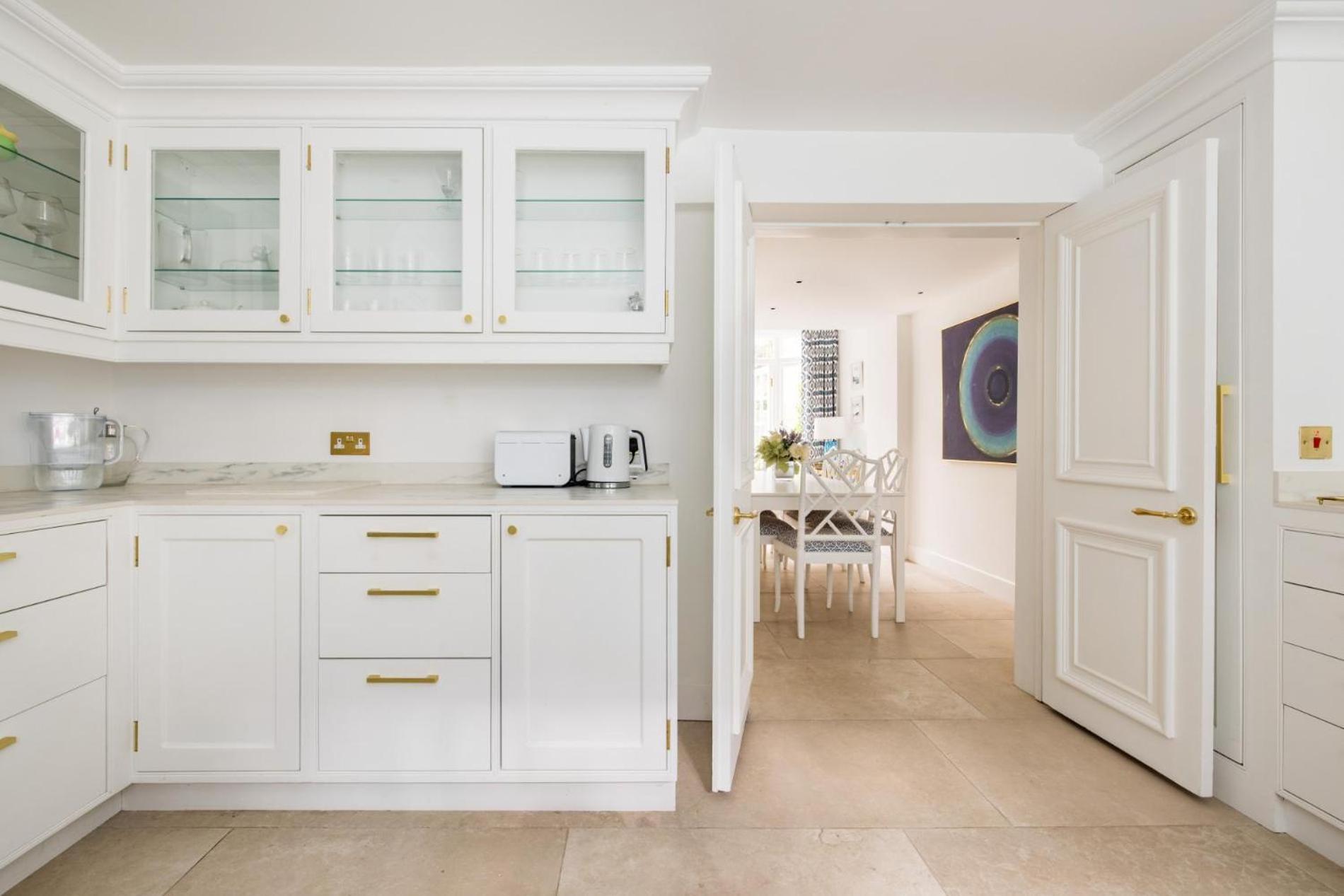 The Impressionists Fireplace - 3 Bedroom In Chelsea Apartment London