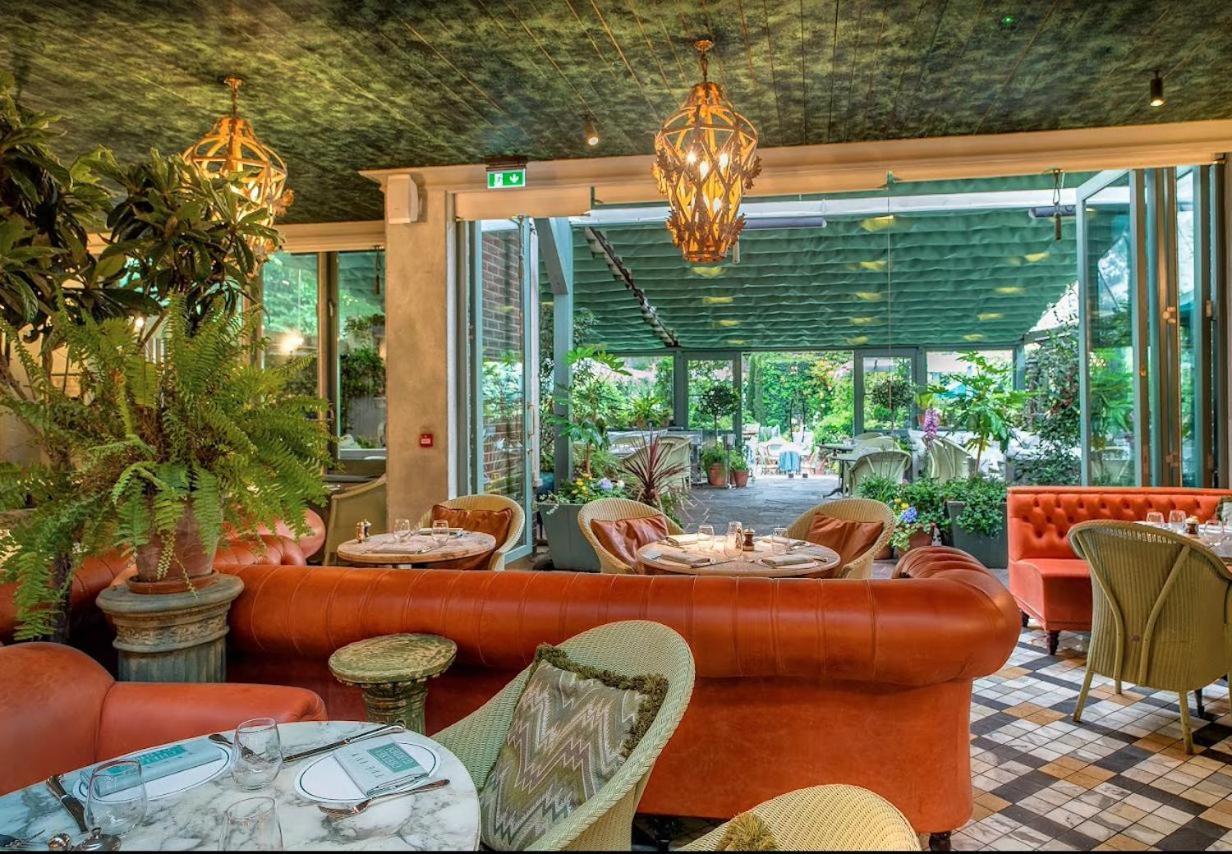 The Impressionists Fireplace - 3 Bedroom In Chelsea Apartment London