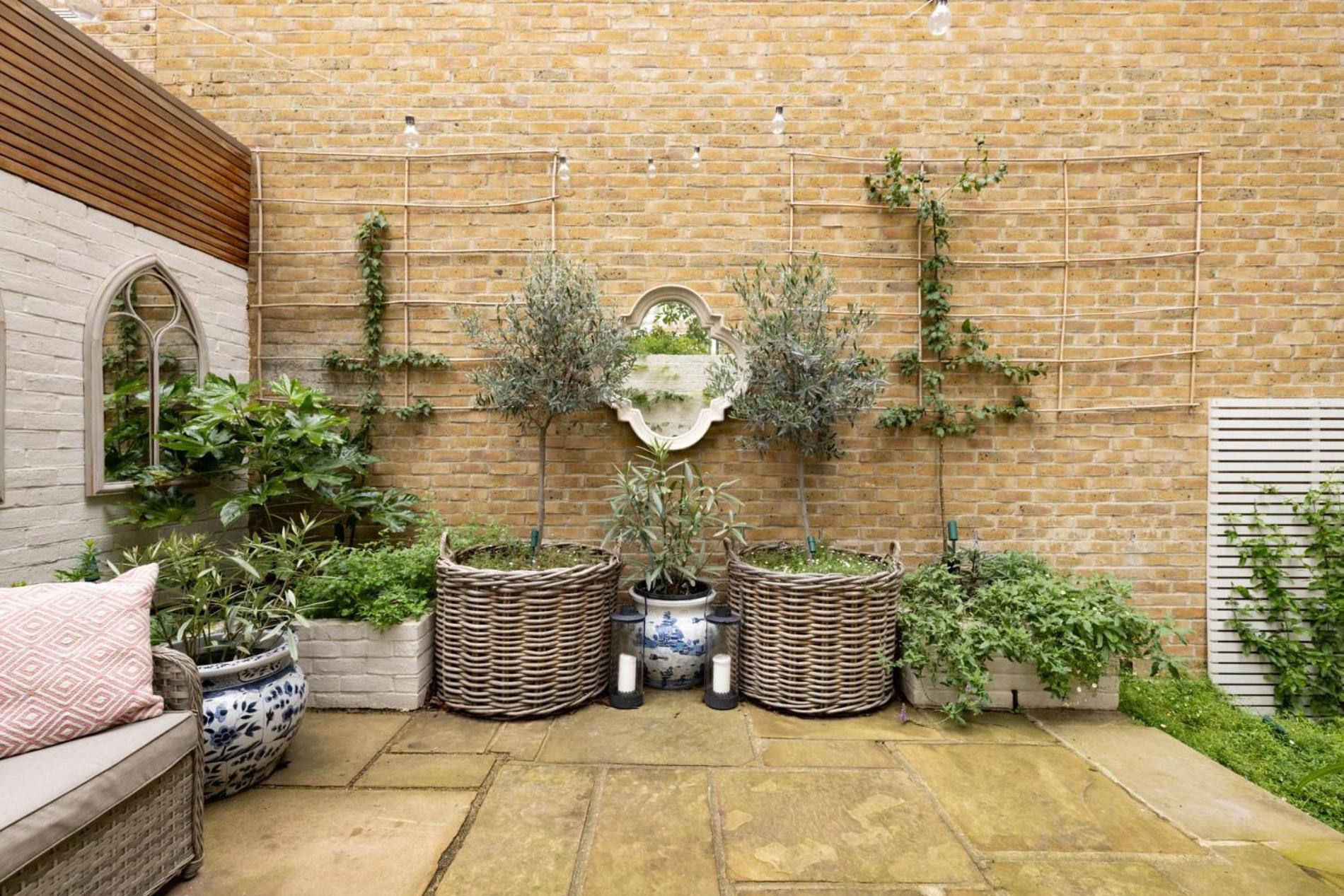 The Impressionists Fireplace - 3 Bedroom In Chelsea Apartment London