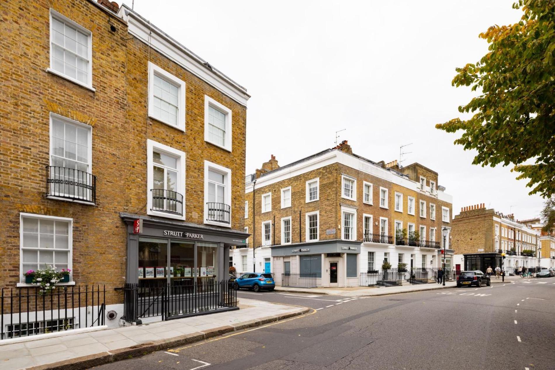 The Impressionists Fireplace - 3 Bedroom In Chelsea Apartment London