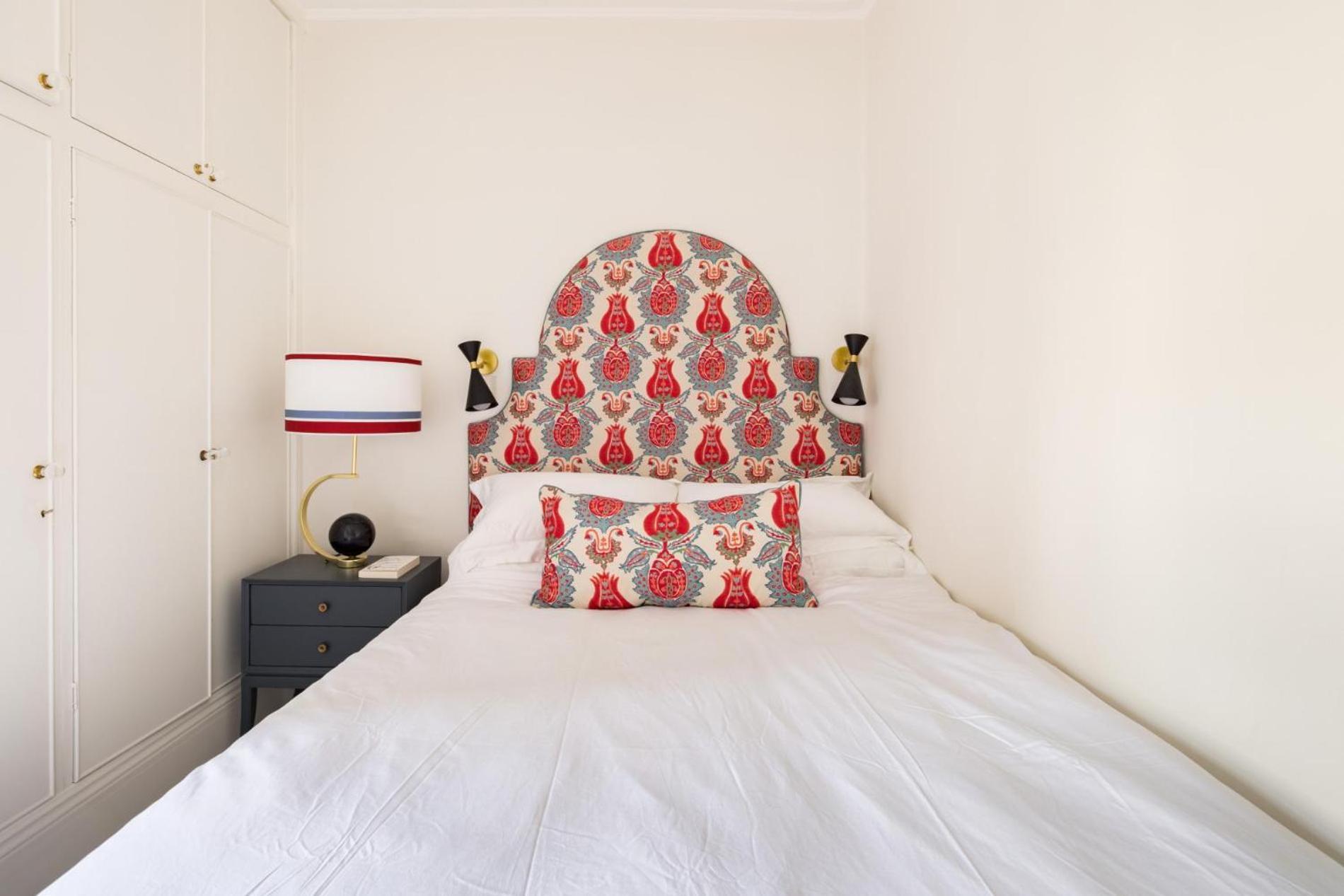 The Impressionists Fireplace - 3 Bedroom In Chelsea London