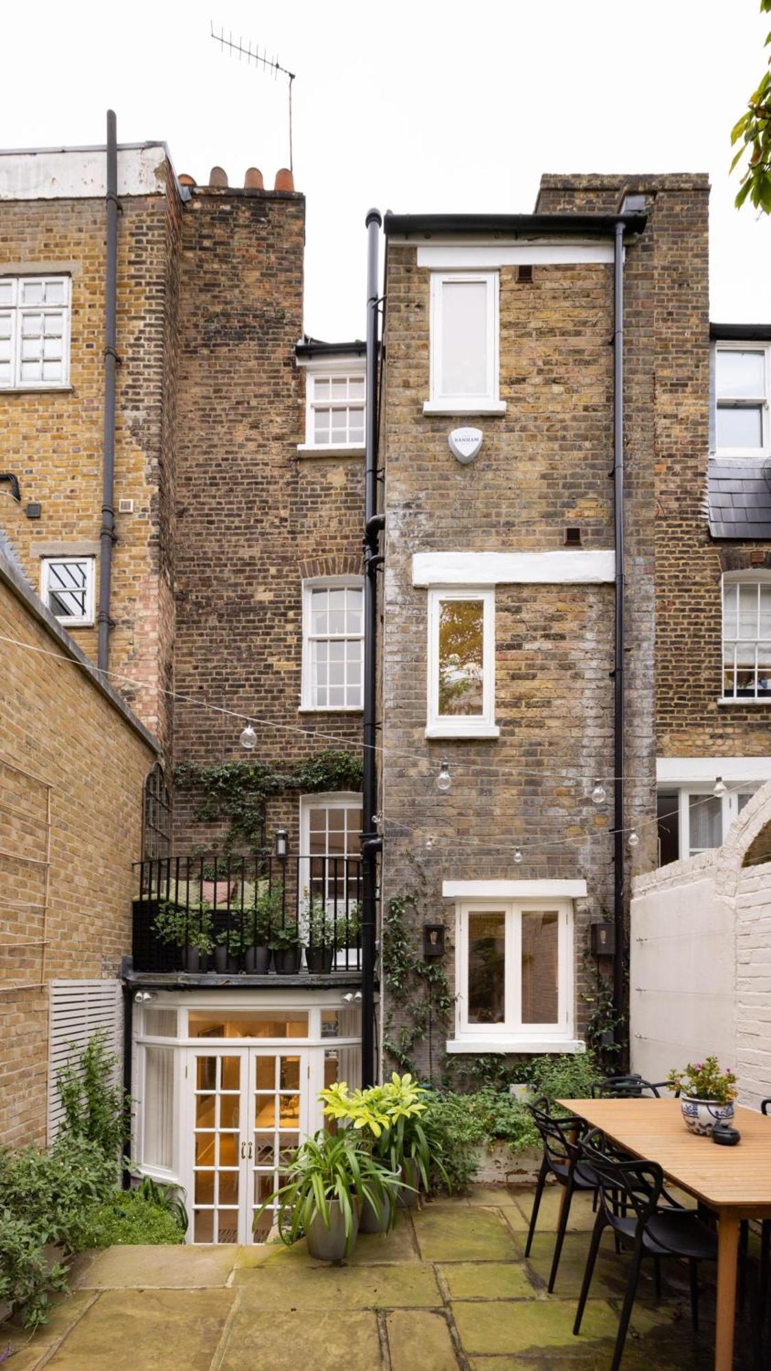The Impressionists Fireplace - 3 Bedroom In Chelsea Apartment London