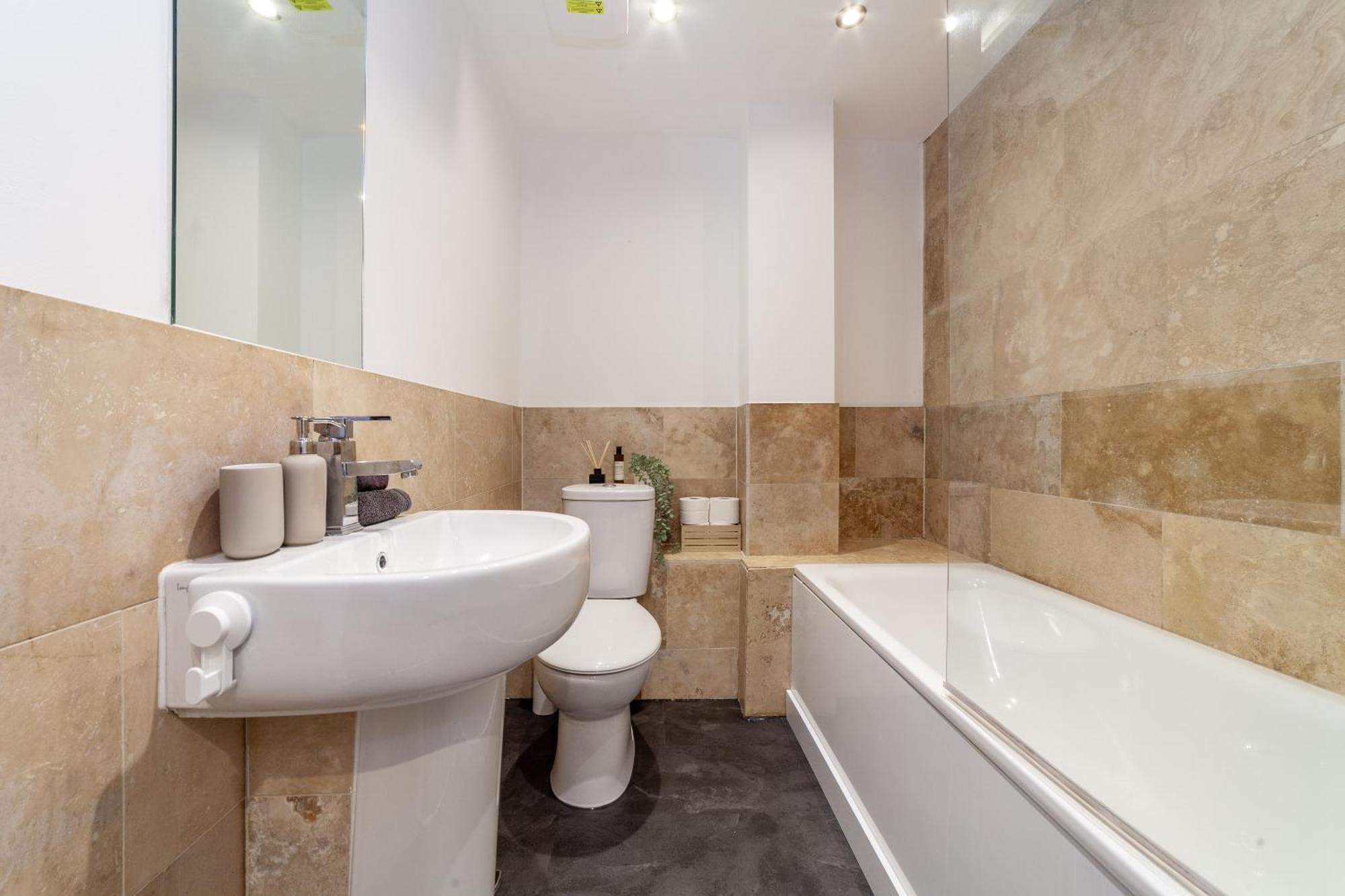 Modern 3 Bed & 3 Bathrooms Flat, Hackney Downs Apartment