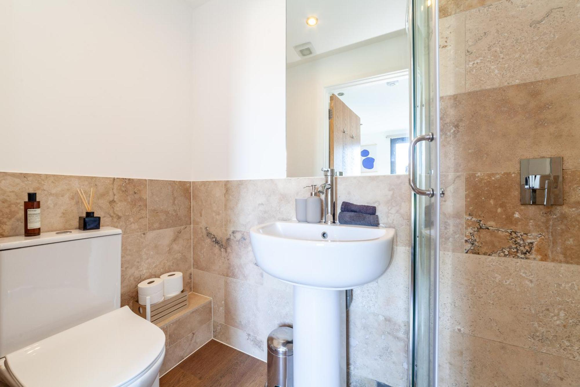 Modern 3 Bed & 3 Bathrooms Flat, Hackney Downs Apartment