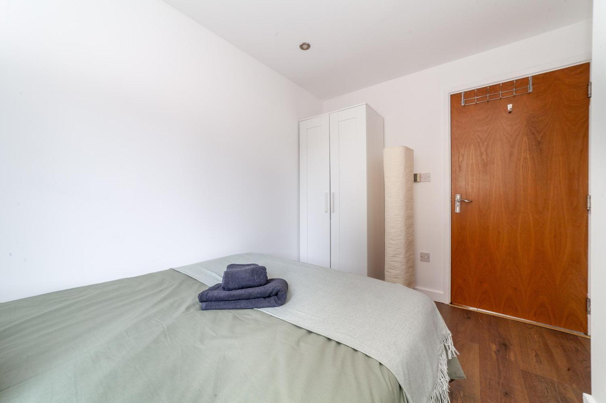 Modern 3 Bed & 3 Bathrooms Flat, Hackney Downs London