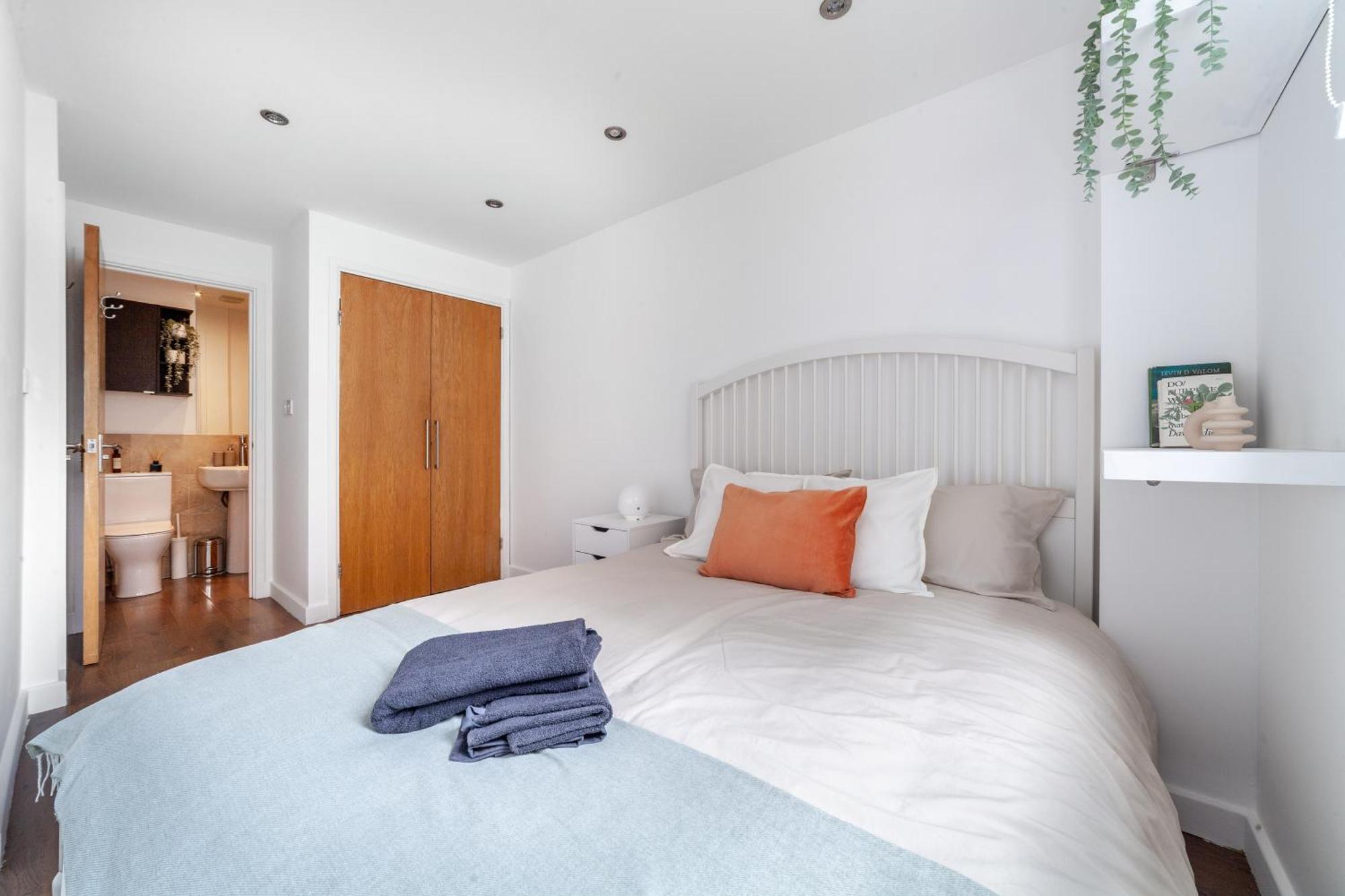 Apartment Modern 3 Bed & 3 Bathrooms Flat, Hackney Downs *