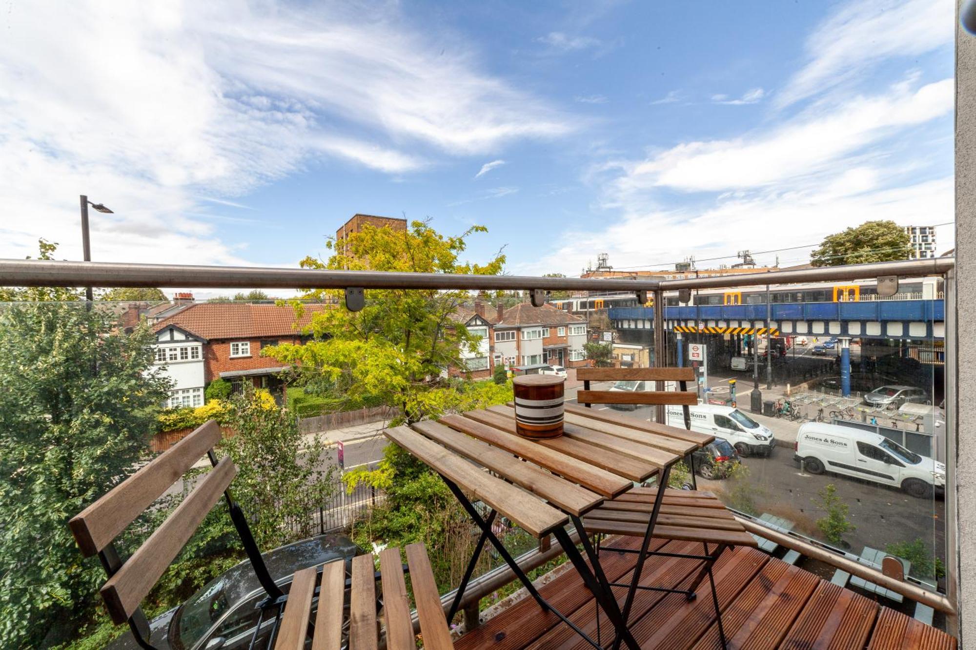 Modern 3 Bed & 3 Bathrooms Flat, Hackney Downs * London