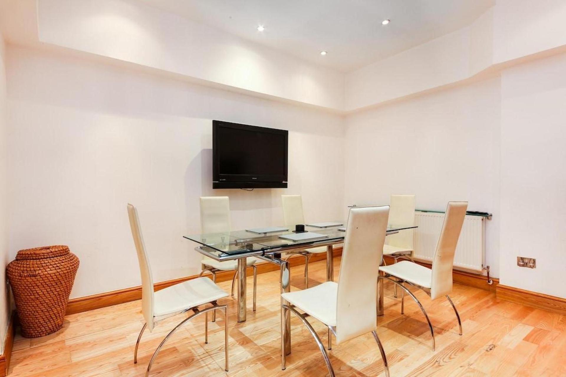 Specious Family Kensington House - 5 Bedrooms Holiday home *