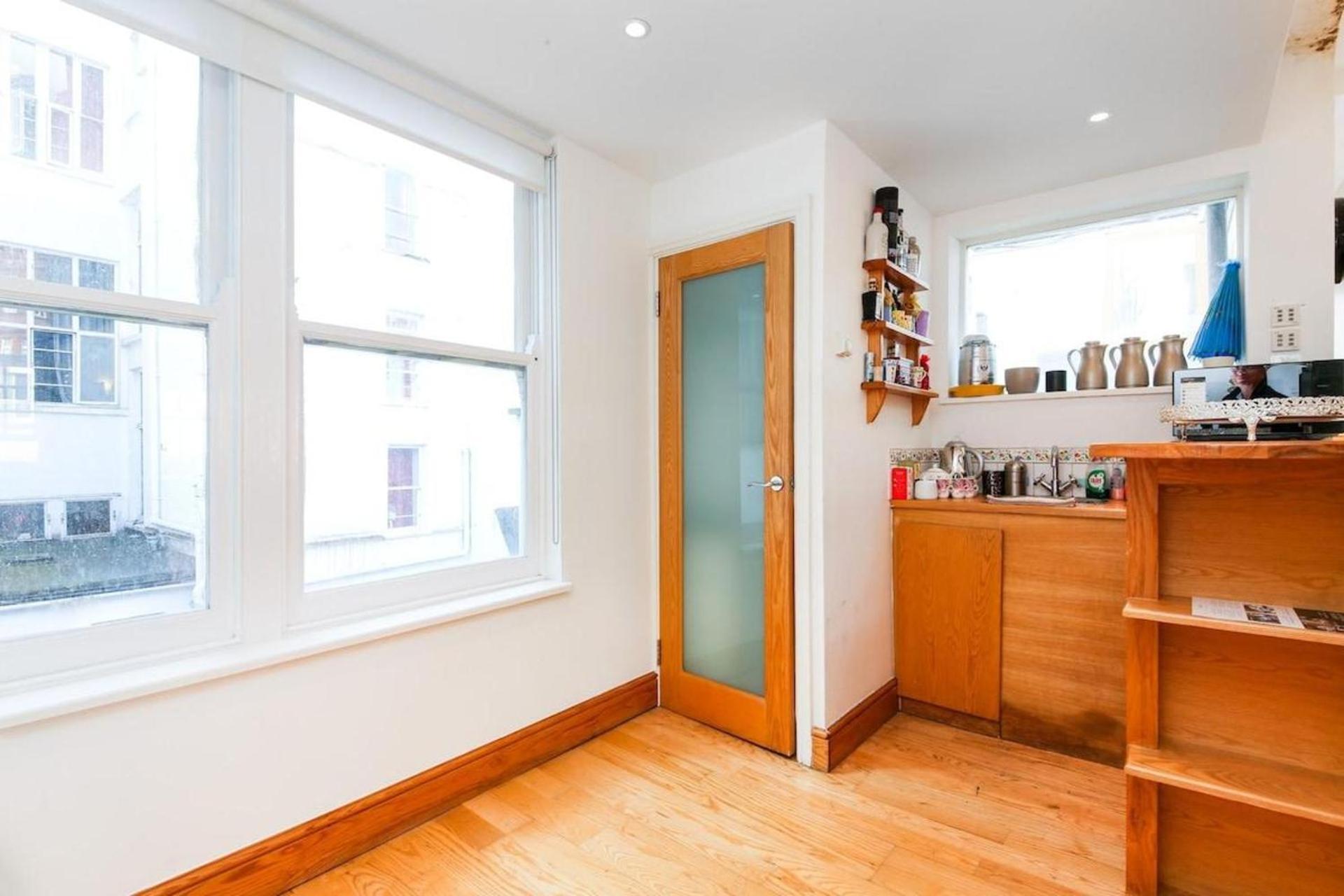 Specious Family Kensington House - 5 Bedrooms Holiday home