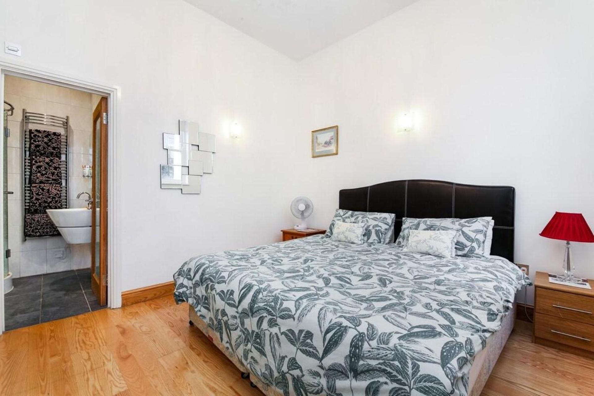 Specious Family Kensington House - 5 Bedrooms Holiday home