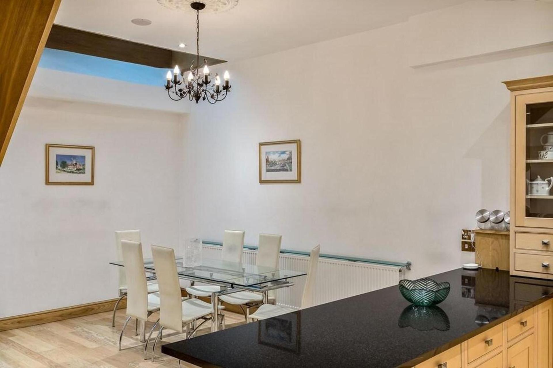 Specious Family Kensington House - 5 Bedrooms Holiday home *
