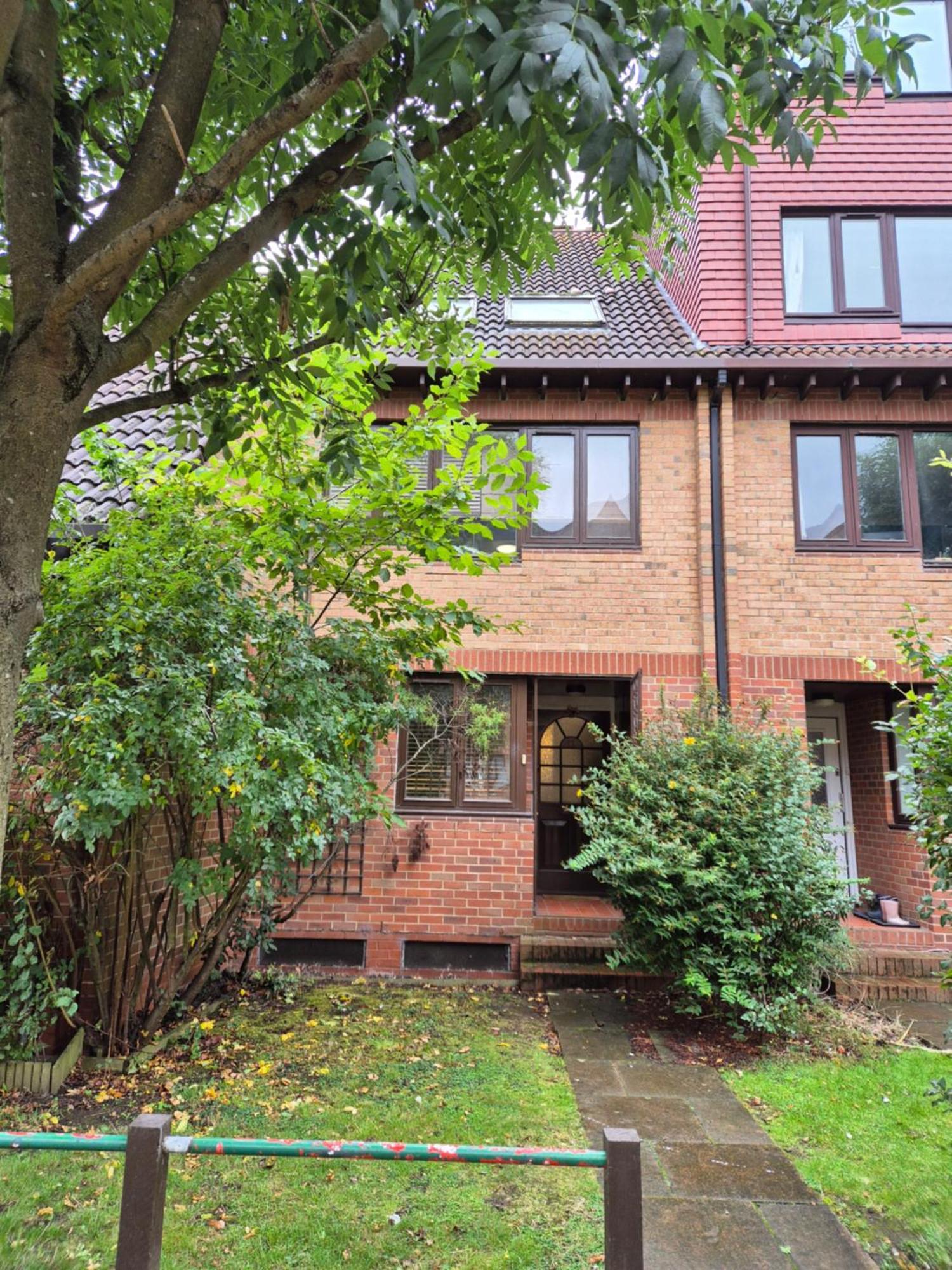 Spacious And Elegant With En-suites Available In Canary Wharf Homestay *