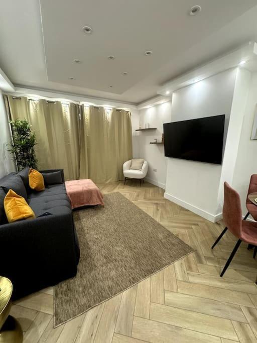 The Upper Tooting Beauty - 2bed Ground Floor Flat Apartment