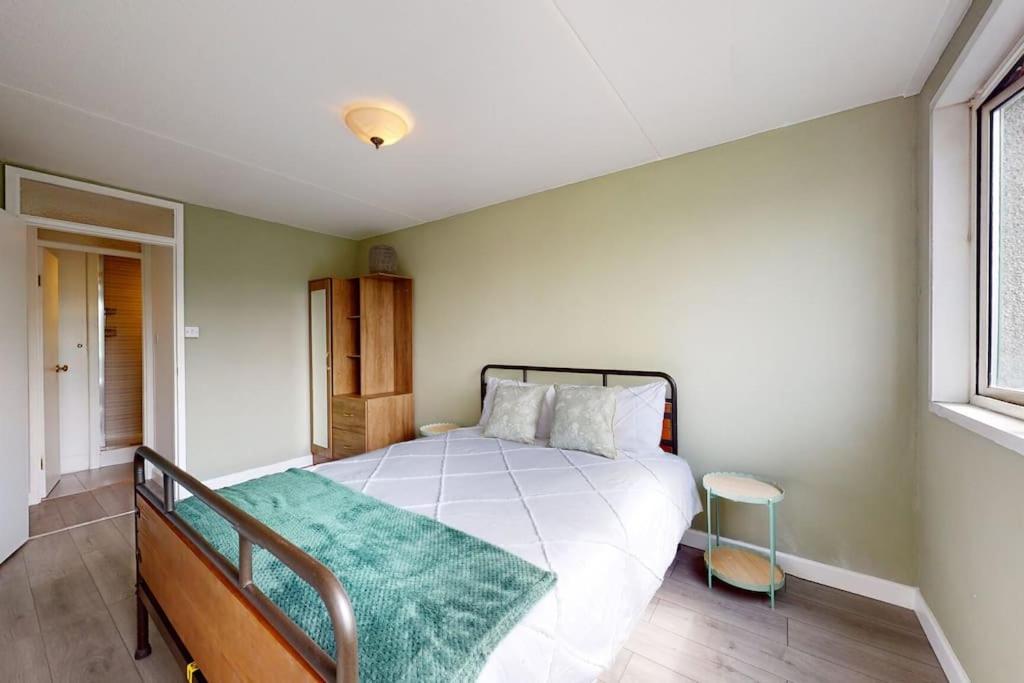Apartment Canal View 2bd Flat - Regents Park!
