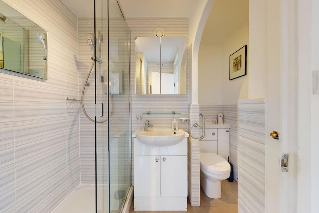 Apartment Canal View 2bd Flat - Regents Park!