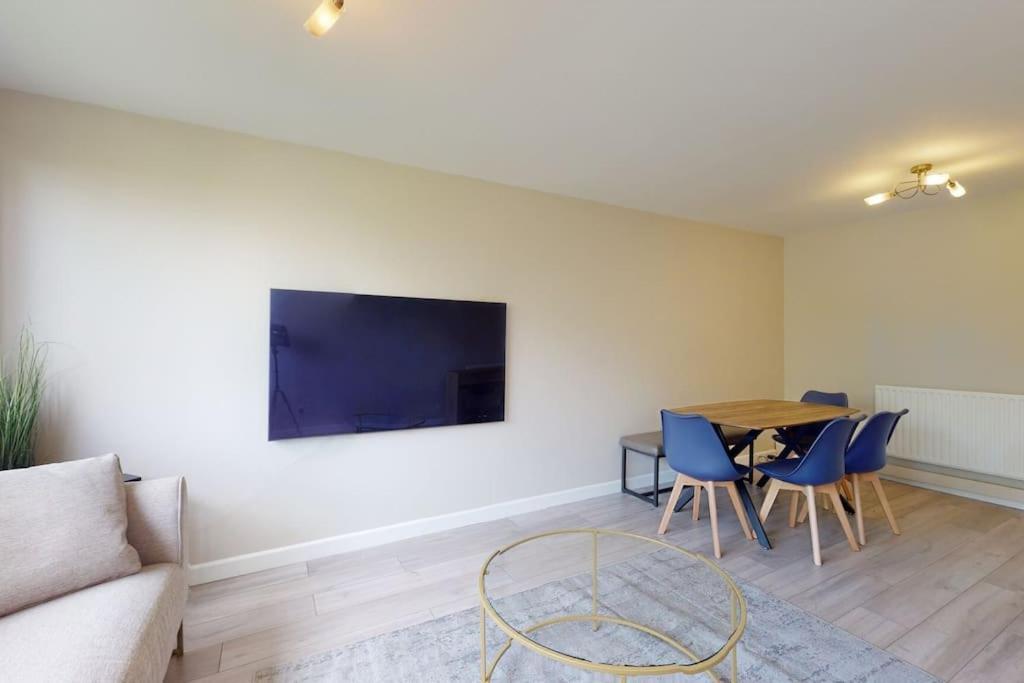Apartment Canal View 2bd Flat - Regents Park! *
