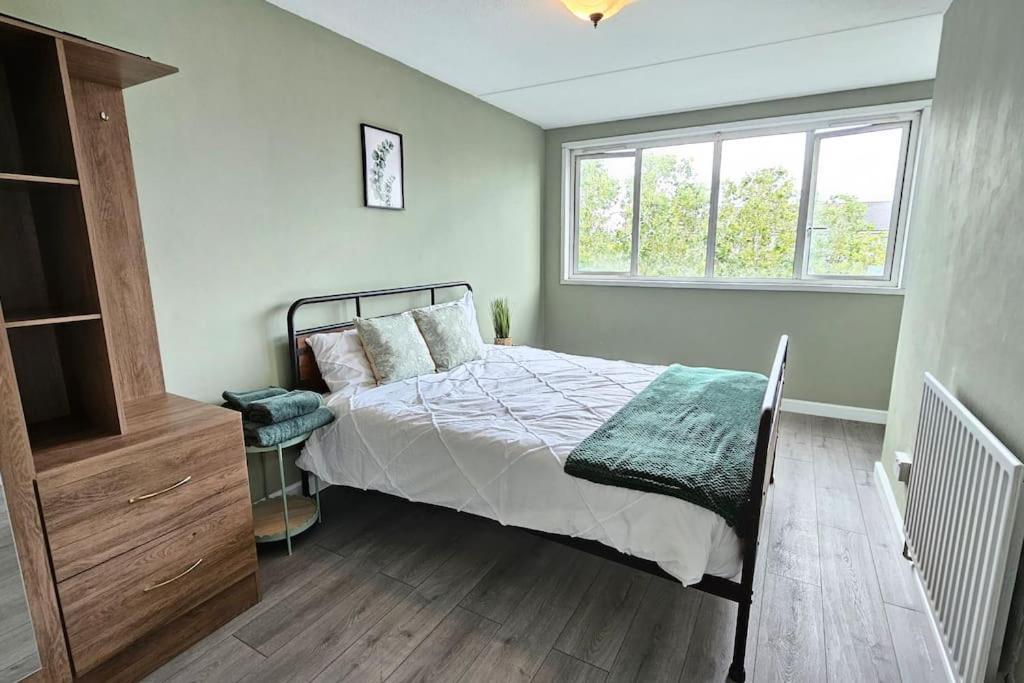 Canal View 2bd Flat - Regents Park! Apartment