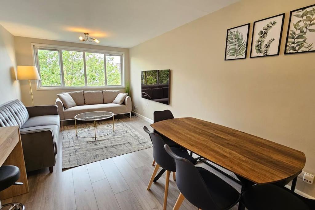 Apartment Canal View 2bd Flat - Regents Park! *
