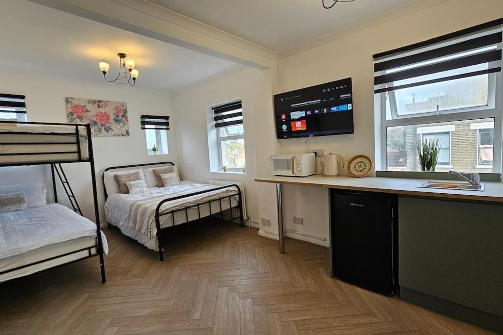 Apartment Newly Renovated & Ensuite Rooms! - Camberwell *