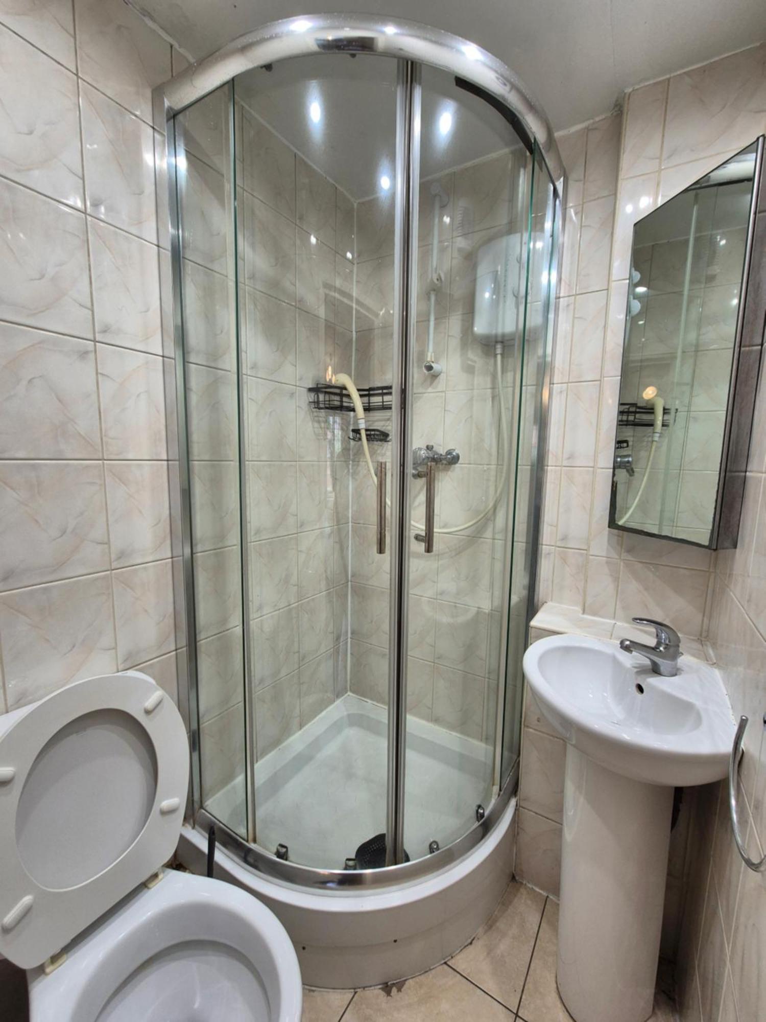 Spacious And Elegant With En-suites Available In Canary Wharf Homestay