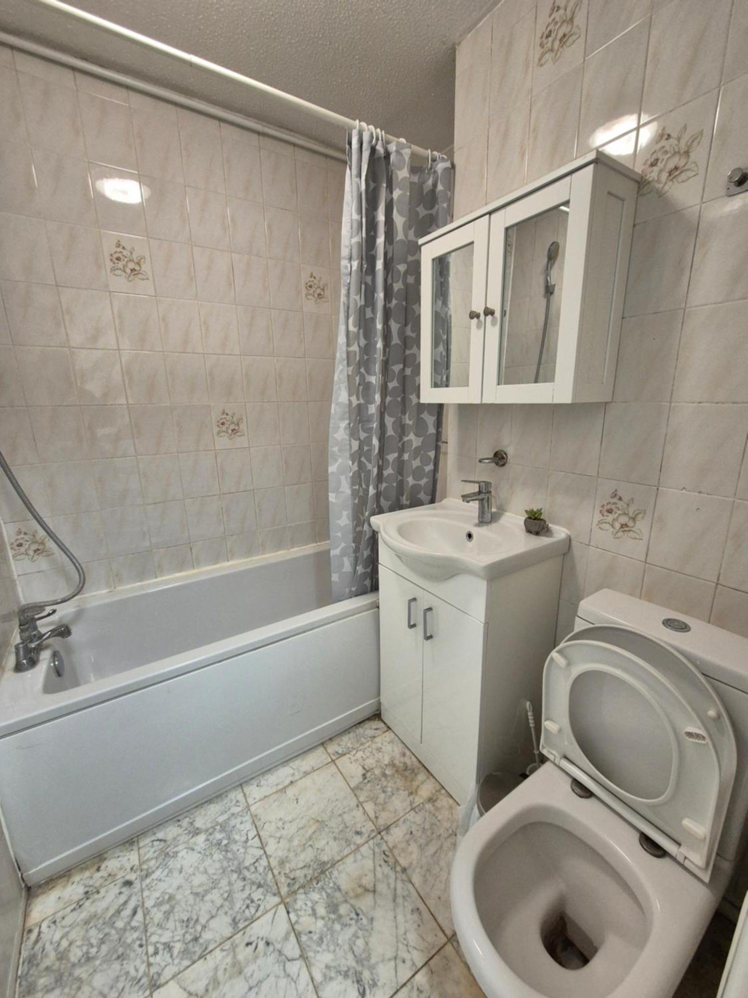 Spacious And Elegant With En-suites Available In Canary Wharf *