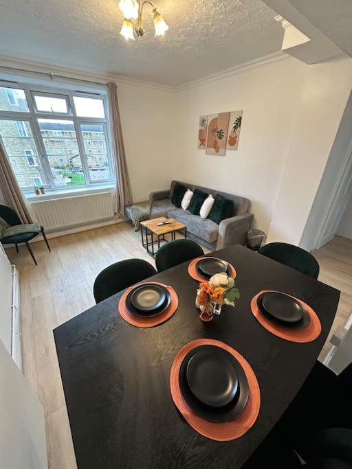 Chic 3 Bedroom Flat Ontower Bridge Leilighet London