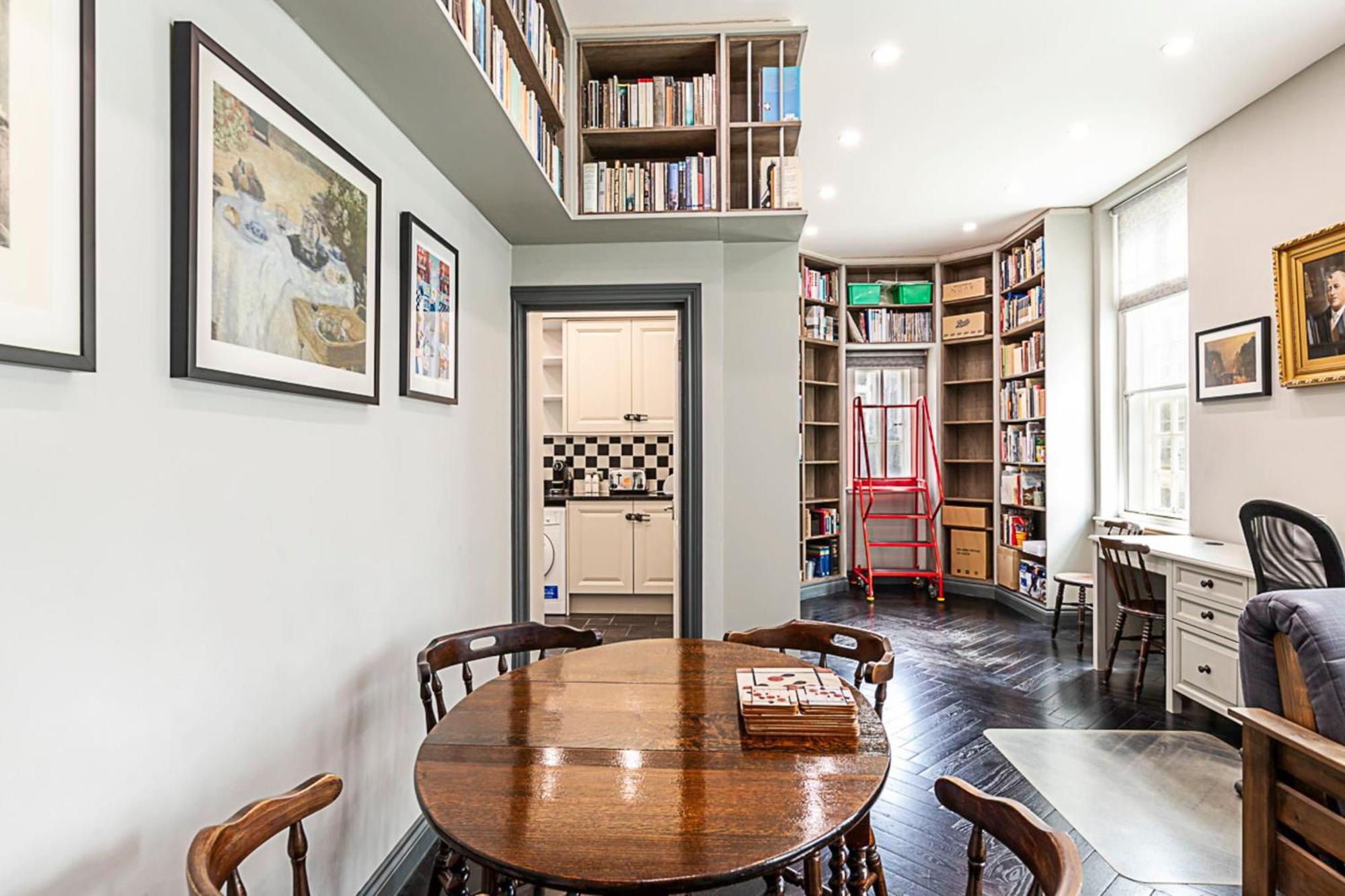 Apartment Book Lovers' West End London