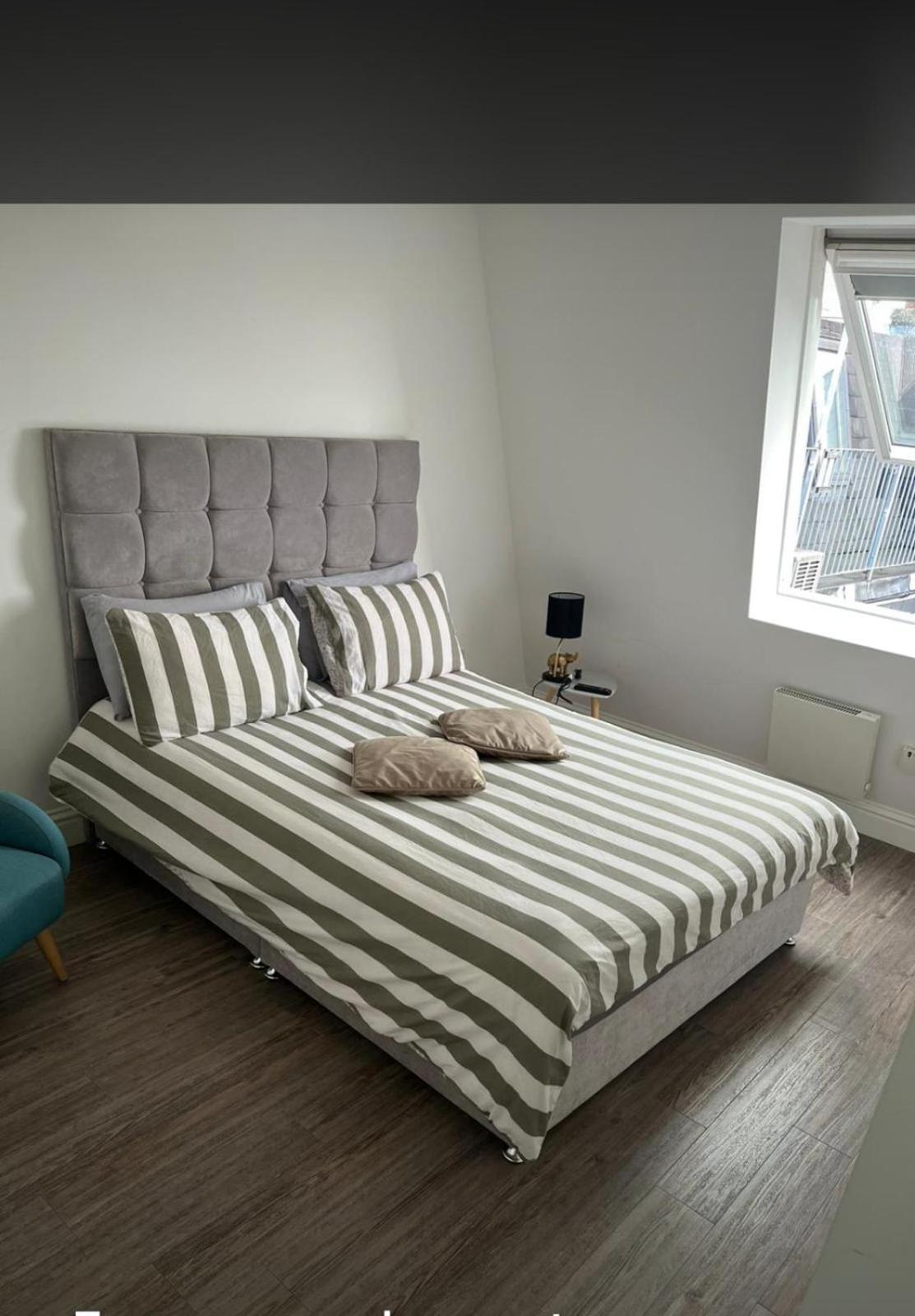 White Piccadilly Appartement