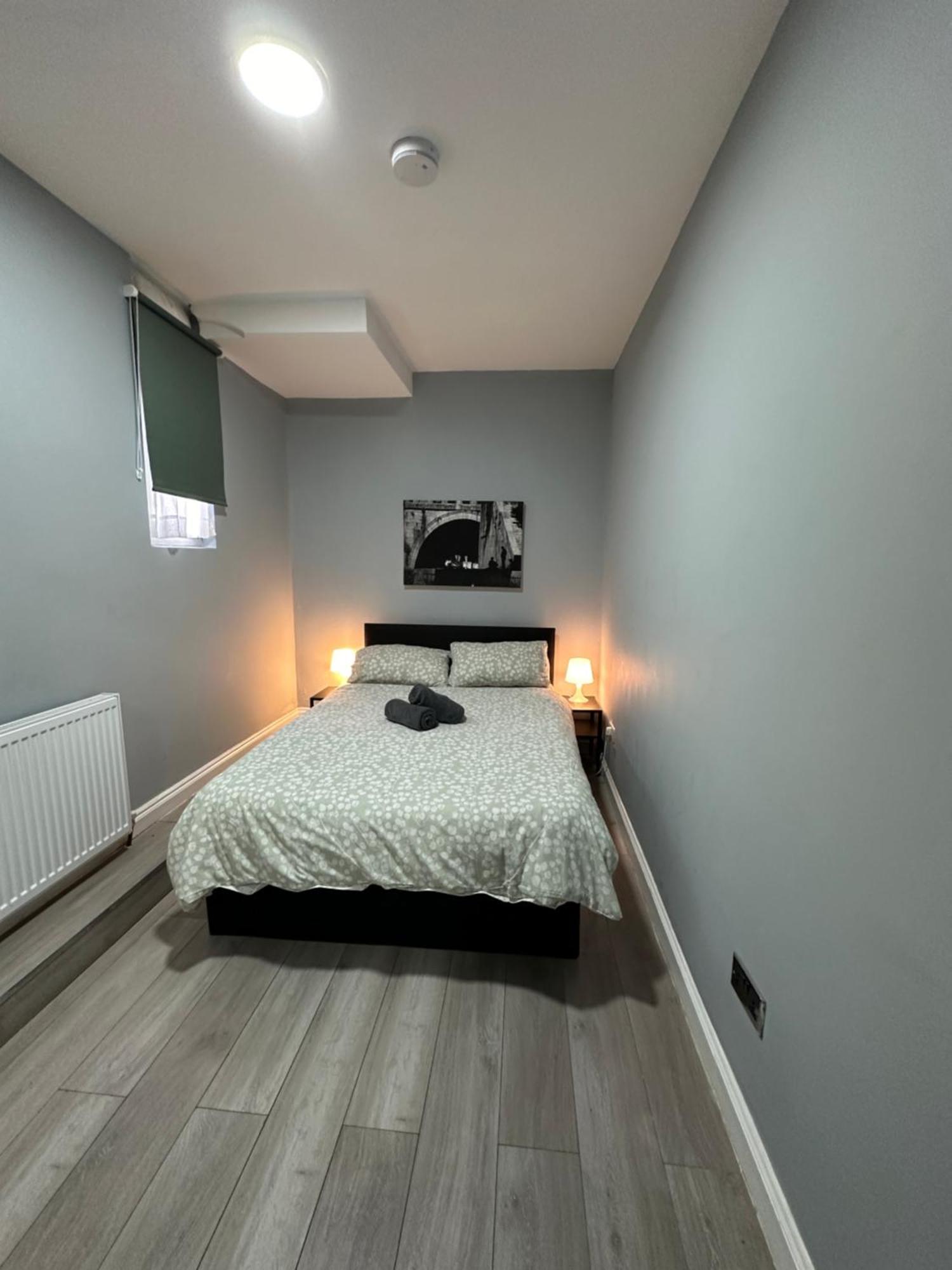 - Ground Floor 2 Bedrooms Leilighet