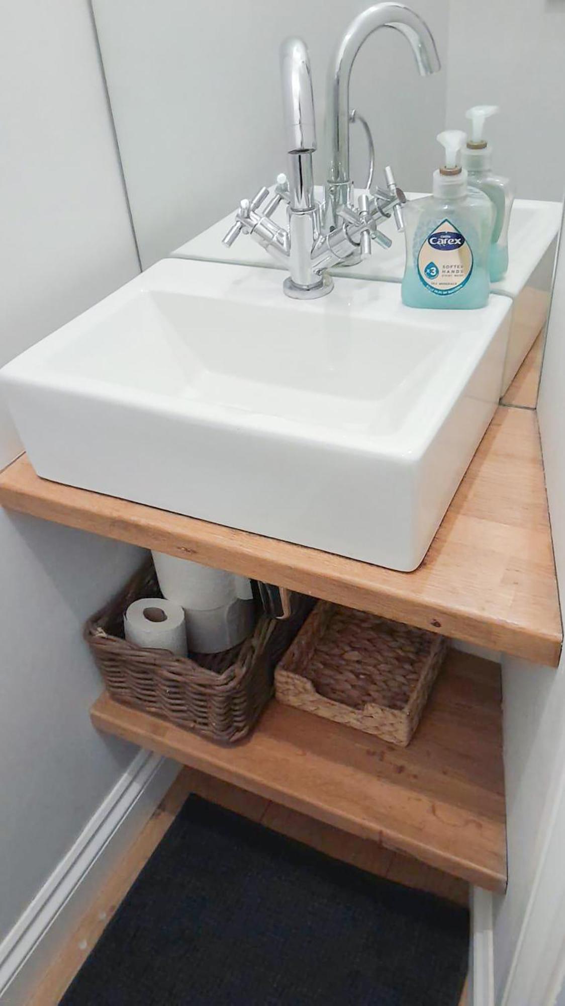 Apartment Sleek 2 Bedroom Flat With Private Patio & Firepit In Shepherds Bush, Near Hammersmith