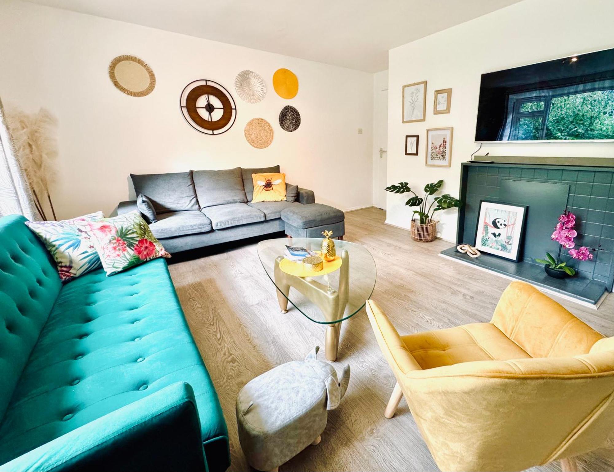 Spacious, Stylish Close To Transport